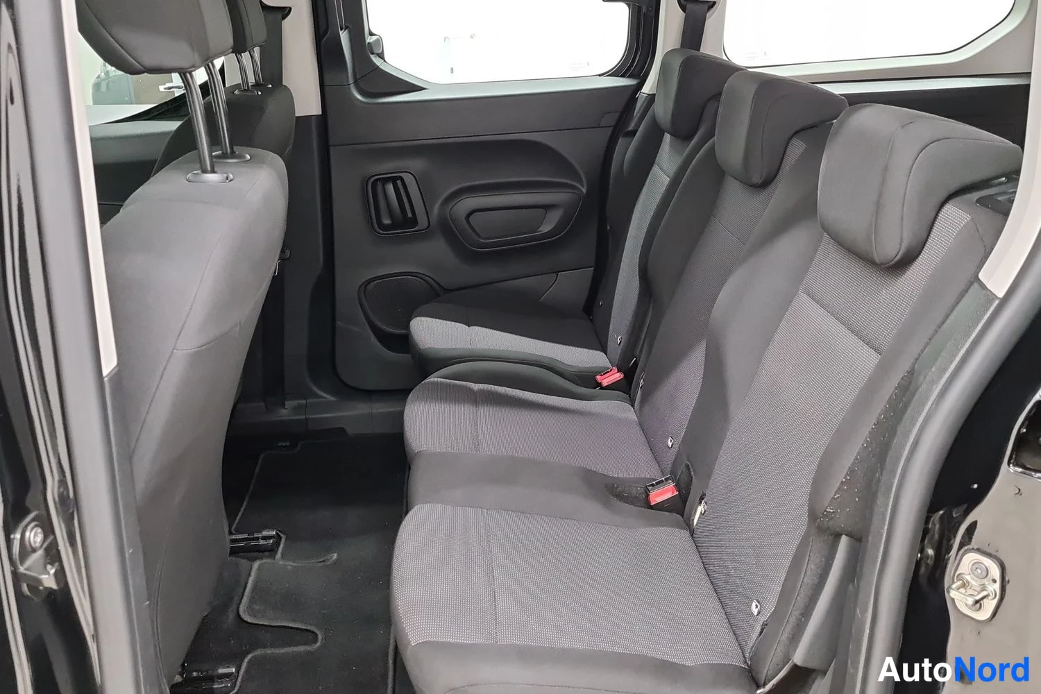 Musta Citroen Berlingo 2021, kuva 13