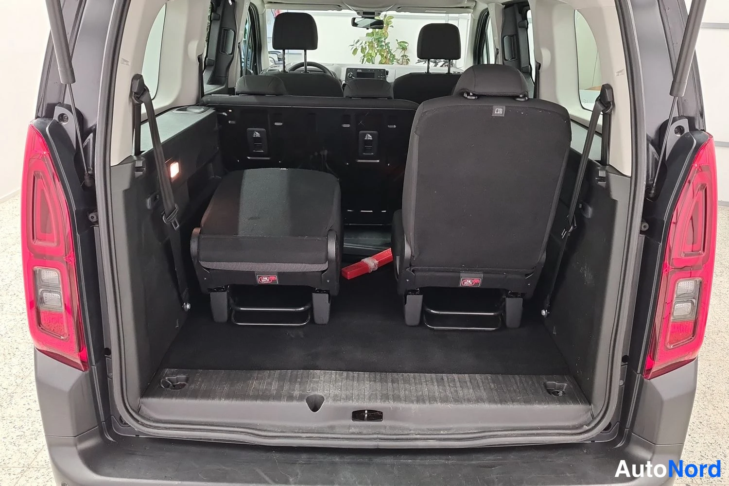 Musta Citroen Berlingo 2021, kuva 14
