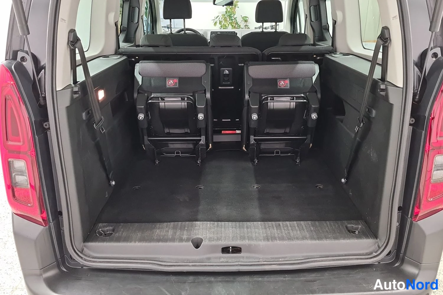 Musta Citroen Berlingo 2021, kuva 15