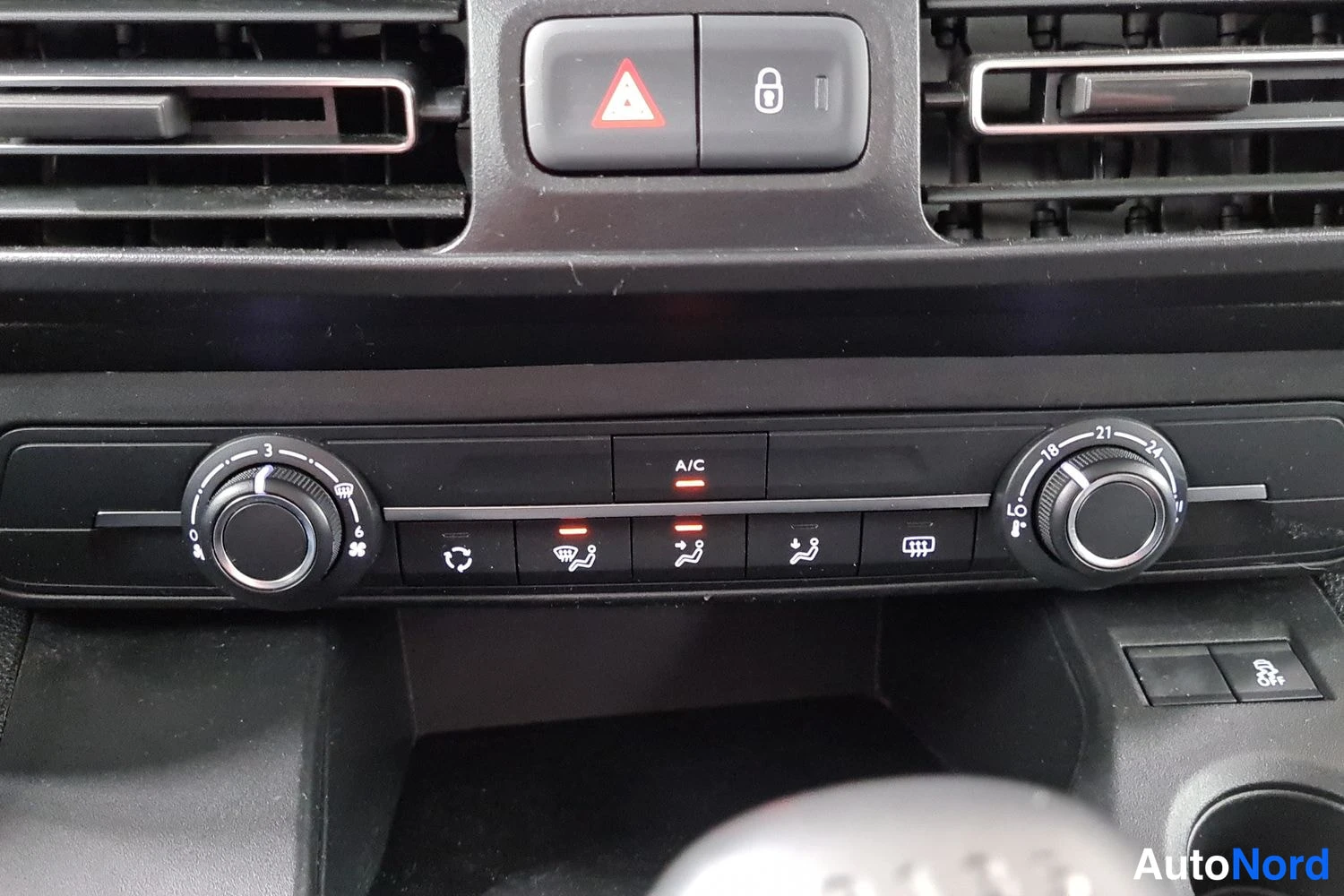 Musta Citroen Berlingo 2021, kuva 20