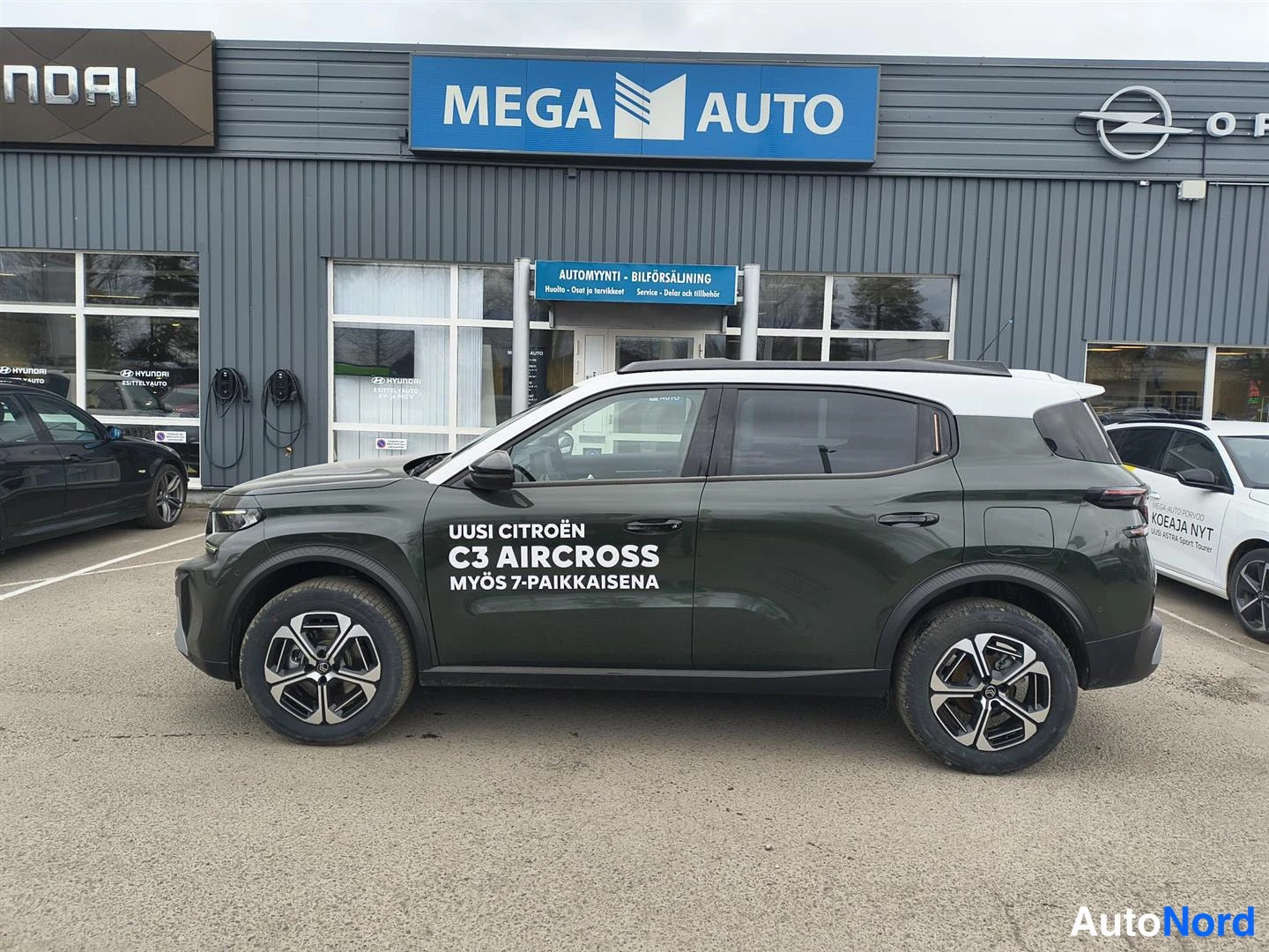 Vihreä Citroen C3 Aircross 2026, sivulta, kuva 5