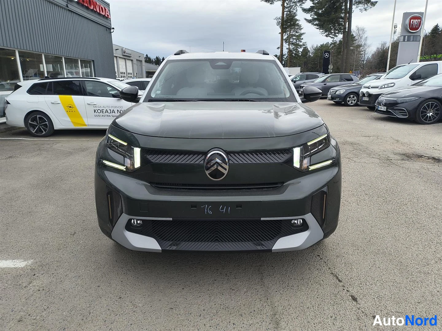 Vihreä Citroen C3 Aircross 2026, edestä, kuva 4