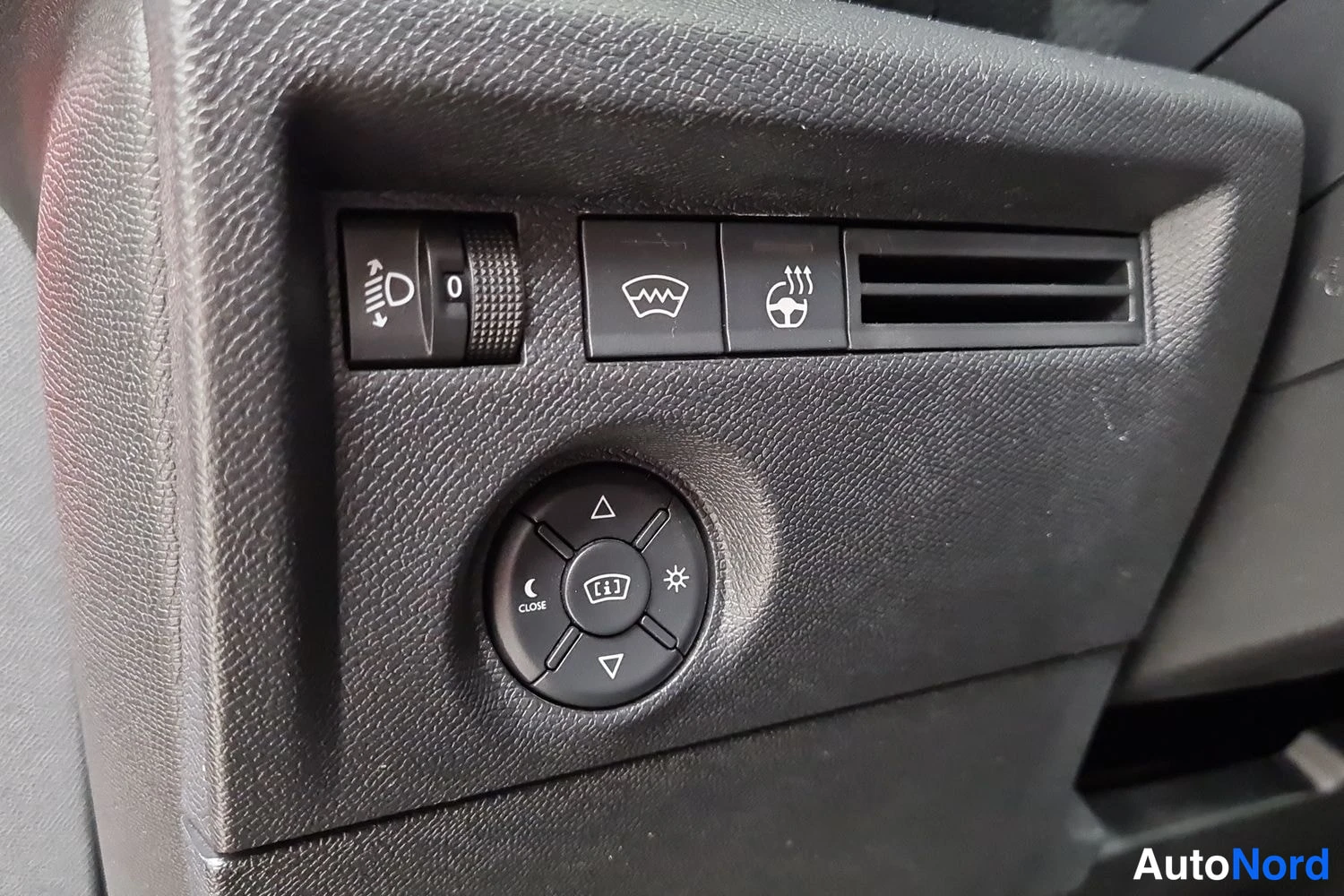 Punainen Citroen C4 2023, kuva 14