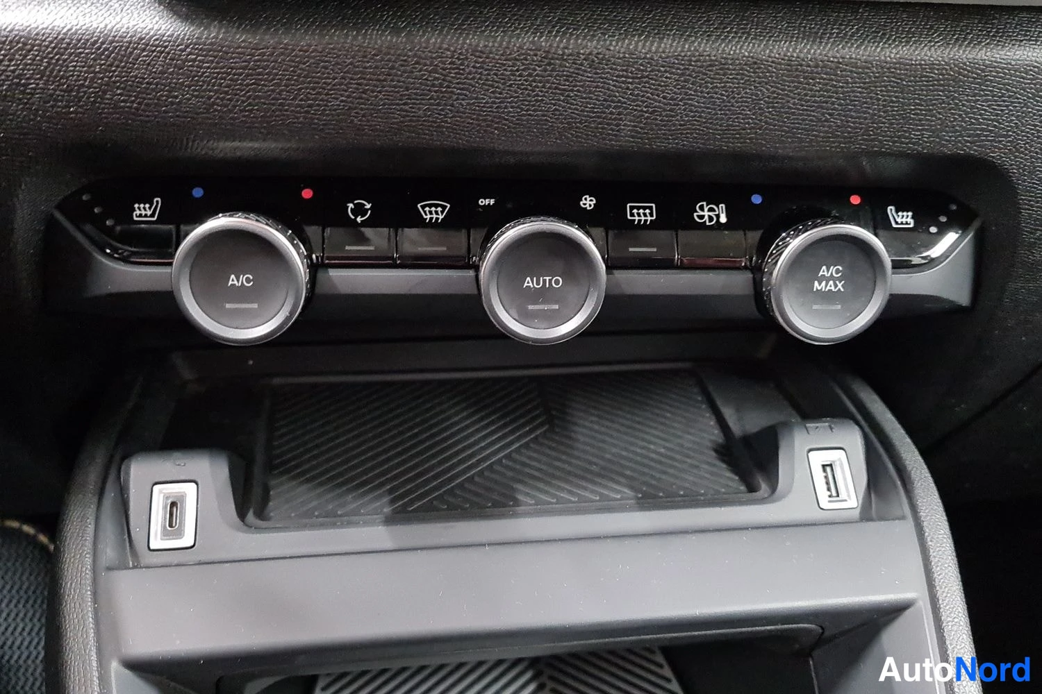 Punainen Citroen C4 2023, kuva 17