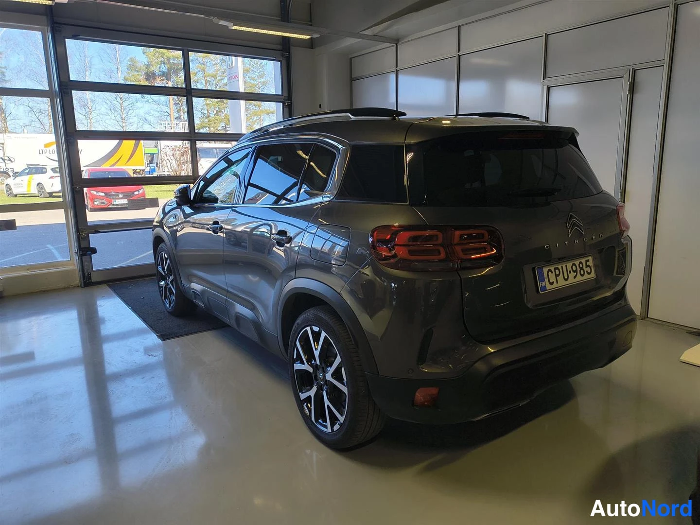 Harmaa Citroen C5 Aircross 2021, takaviisto, kuva 4