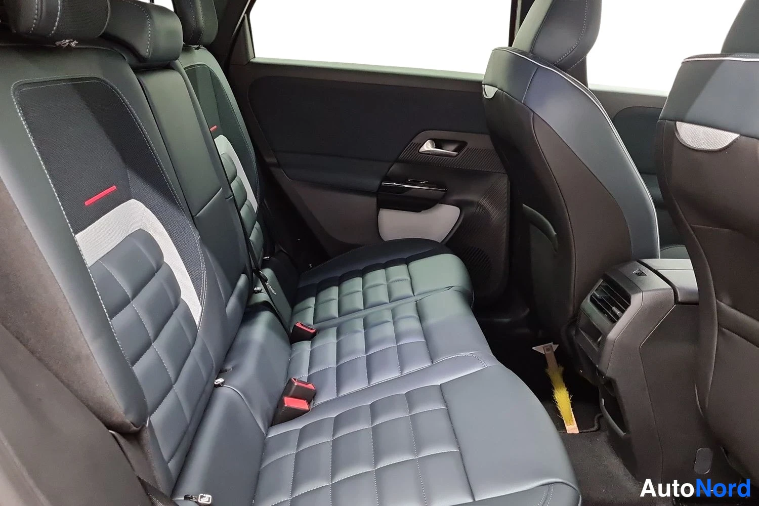 Punainen Citroen C5 Aircross 2026, kuva 13
