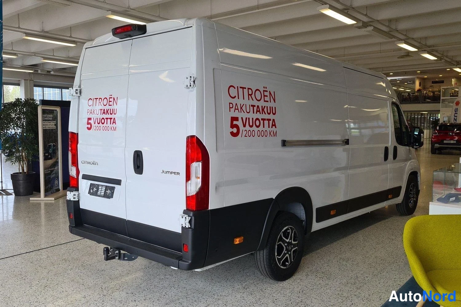 Valkoinen Citroen Jumper 2025, takaviisto, kuva 6