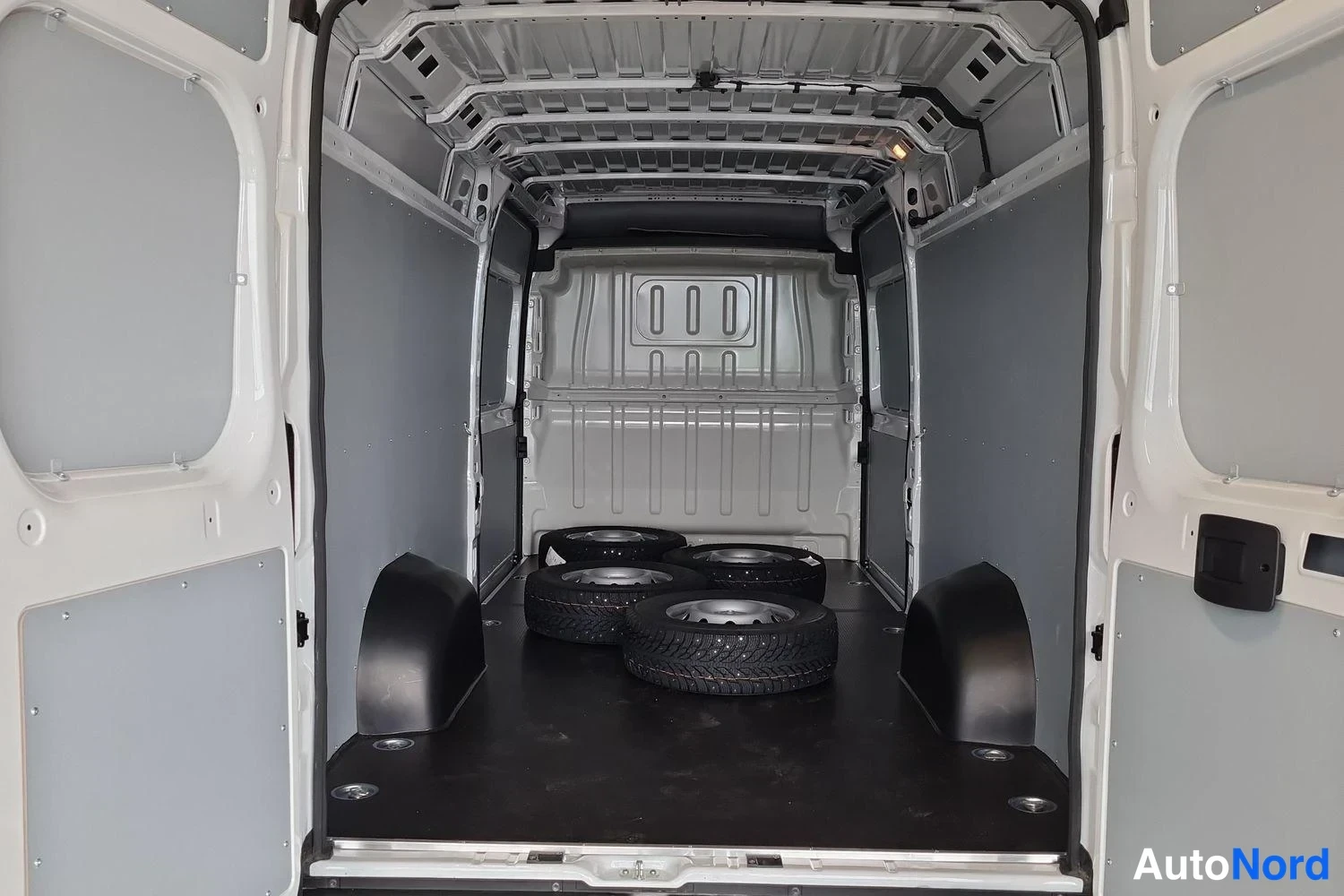 Valkoinen Citroen Jumper 2025, kuva 8