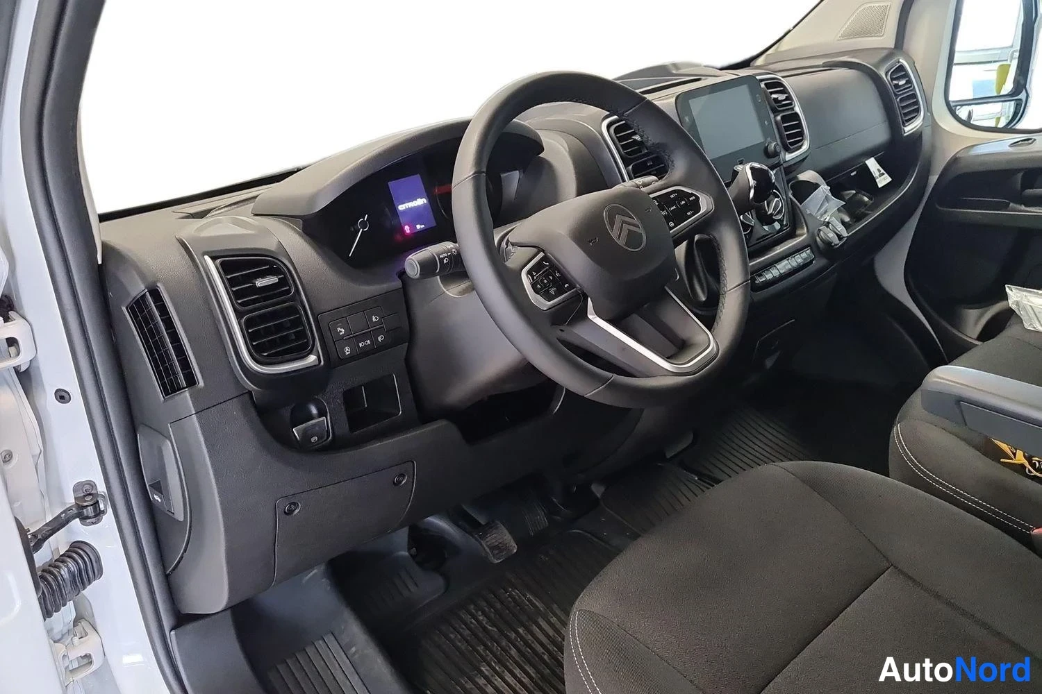 Valkoinen Citroen Jumper 2025, kuva 9