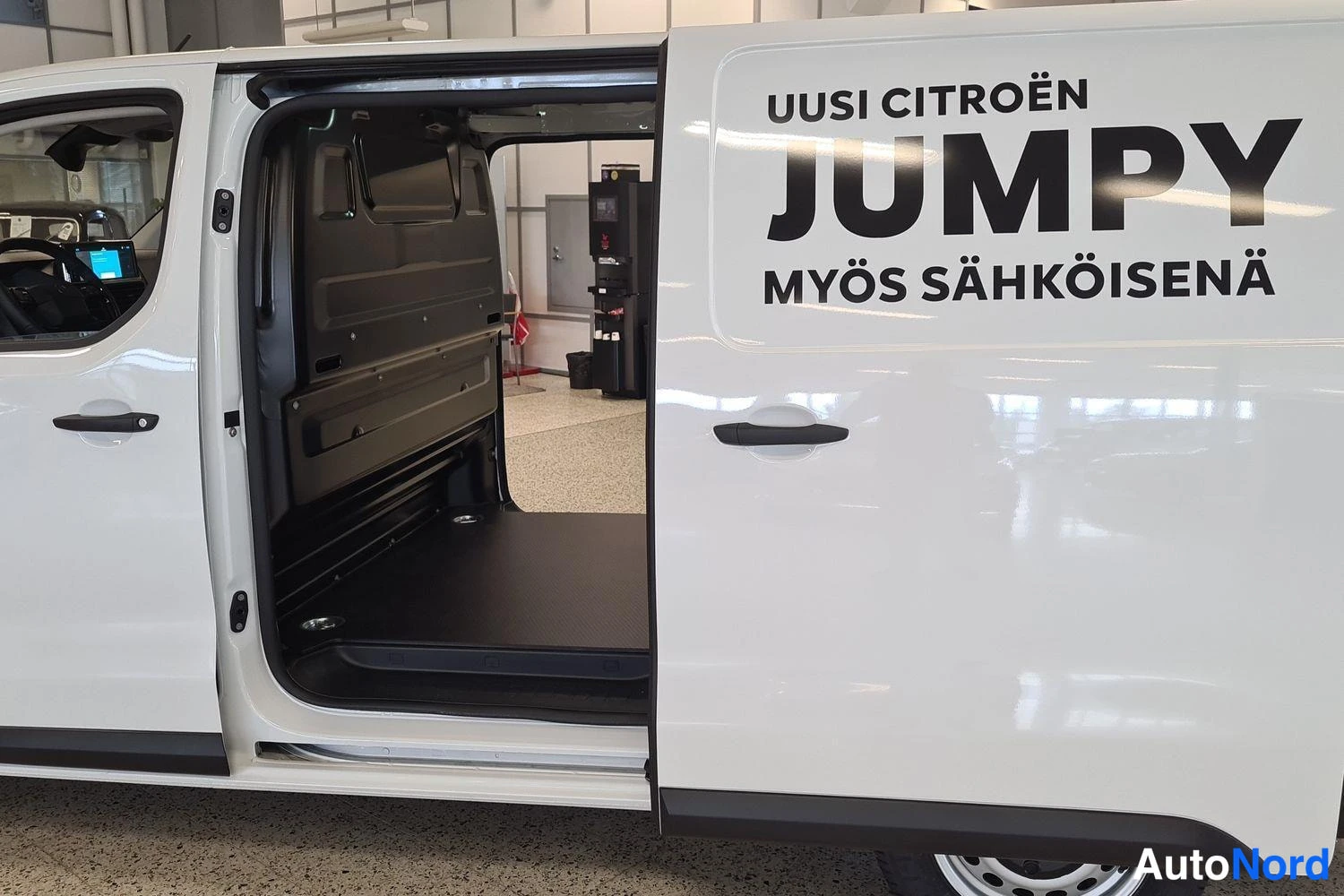 Valkoinen Citroen Jumpy 2025, sivulta, kuva 3