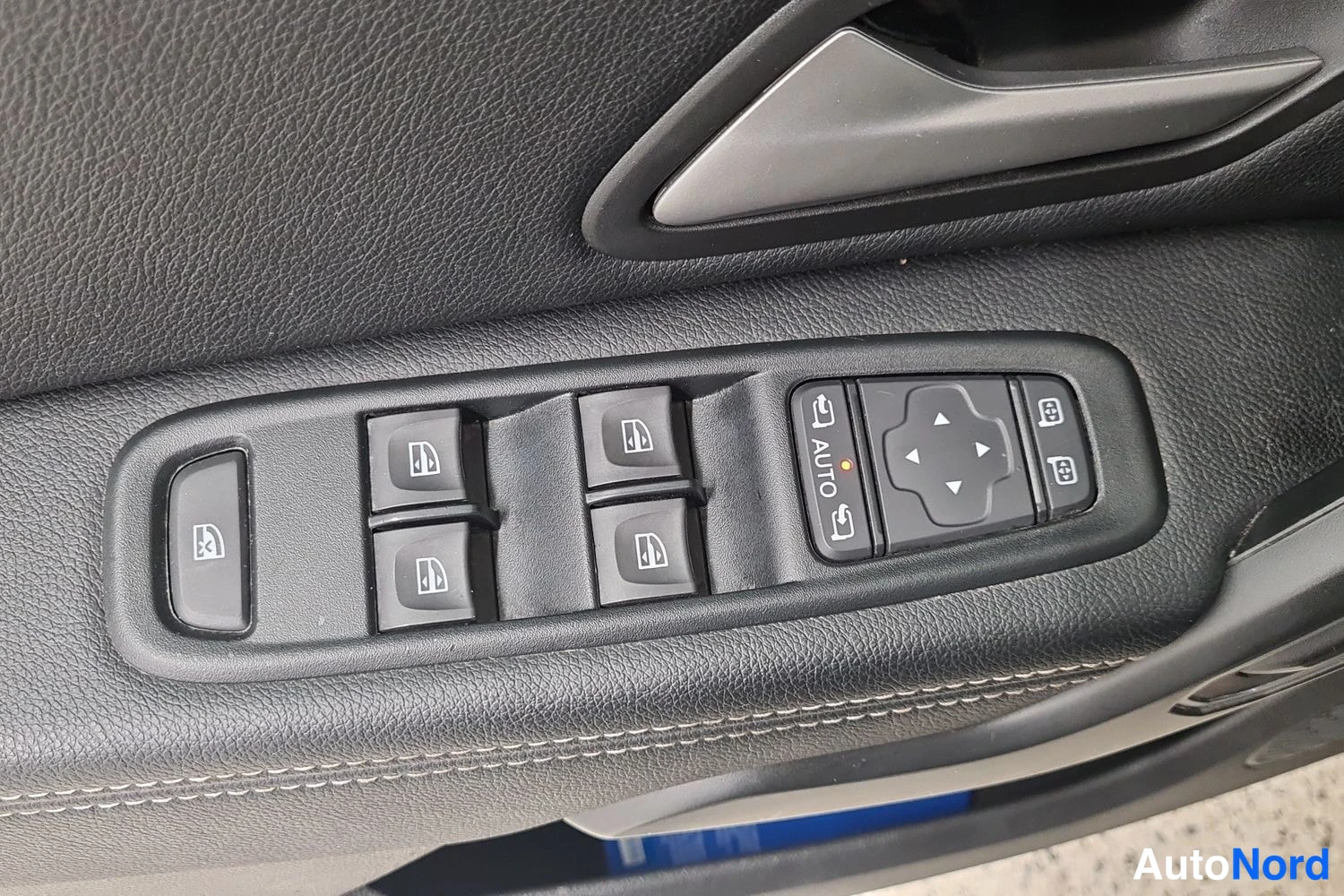 Vihreä Dacia Duster 2023, kuva 13