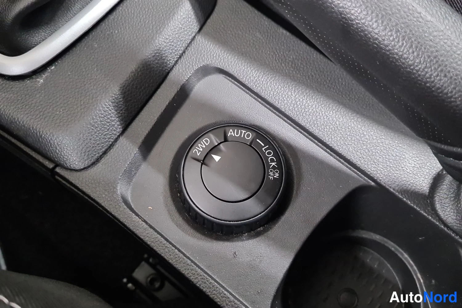 Vihreä Dacia Duster 2023, kuva 17