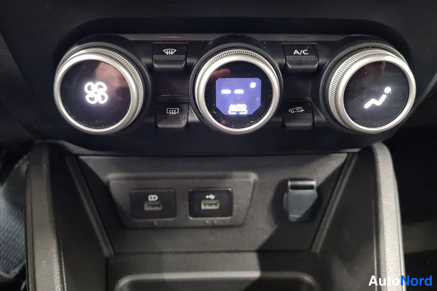 Vihreä Dacia Duster 2023, kuva 19