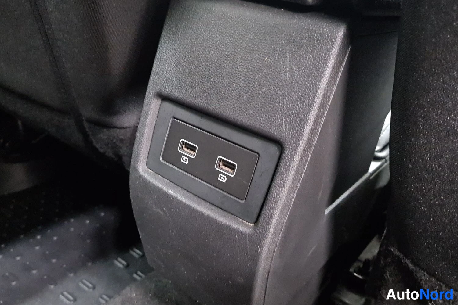 Vihreä Dacia Duster 2023, kuva 25