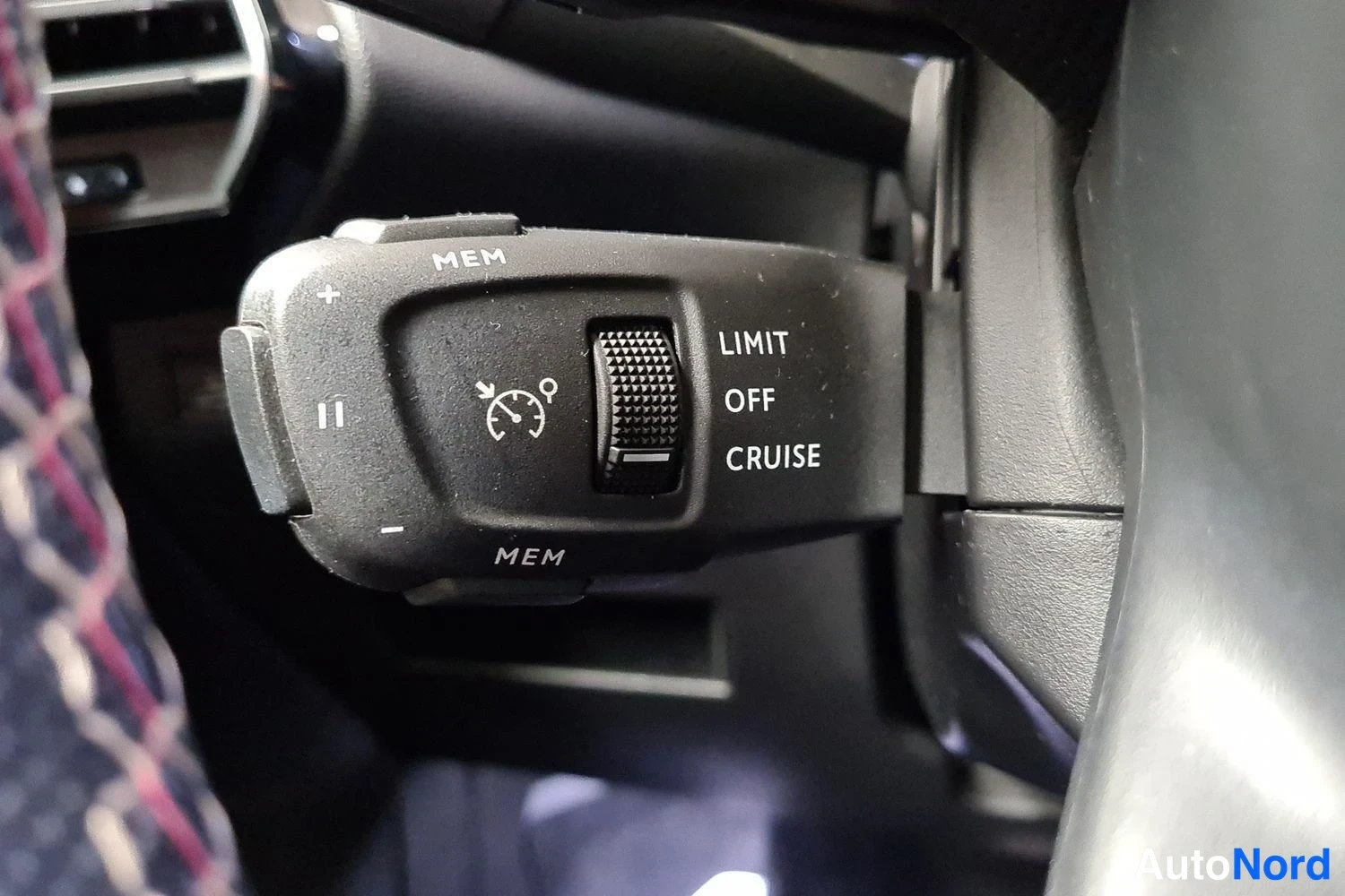 Sininen DS 7 E-Tense 2023, kuva 18