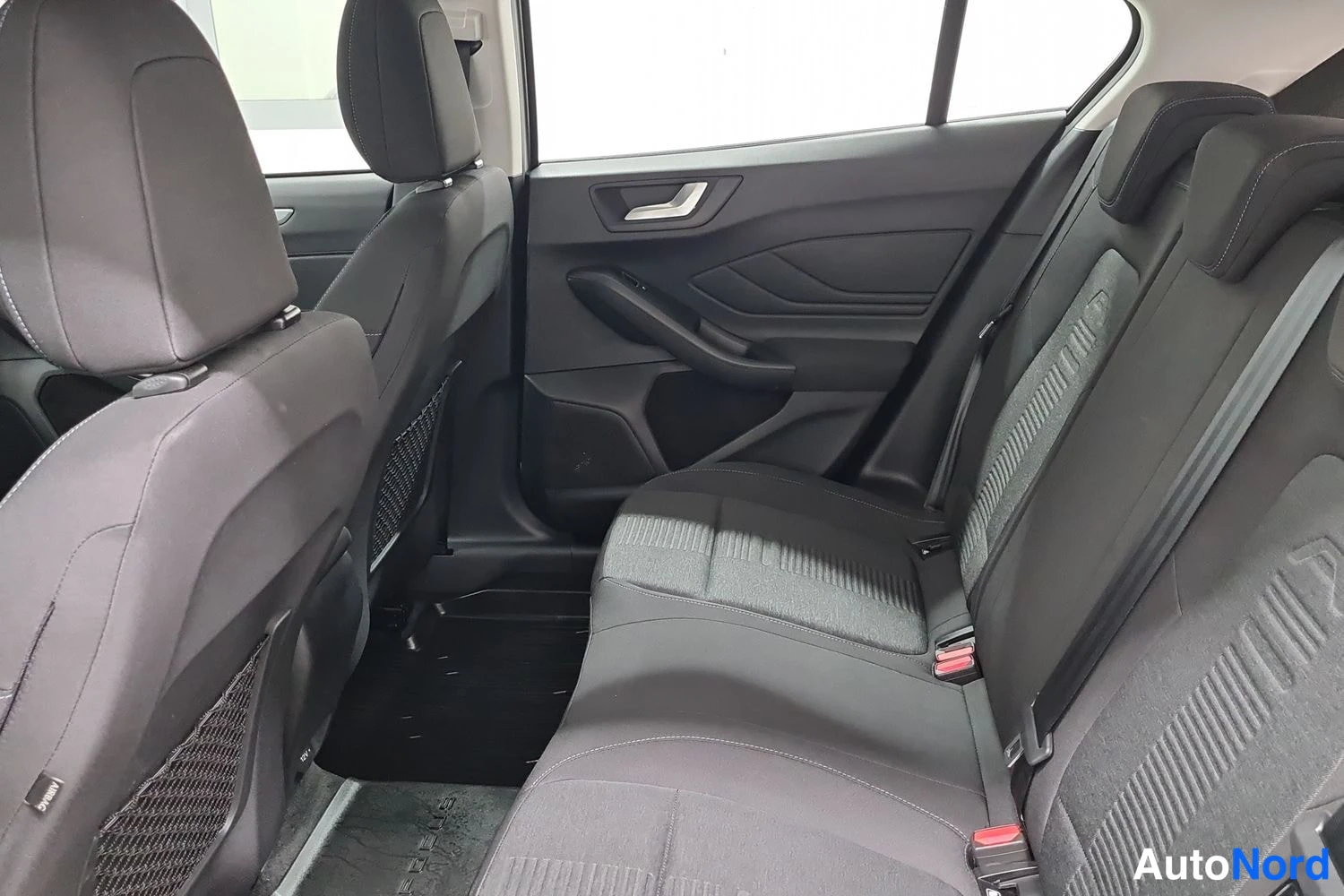 Harmaa Ford Focus 2020, kuva 11