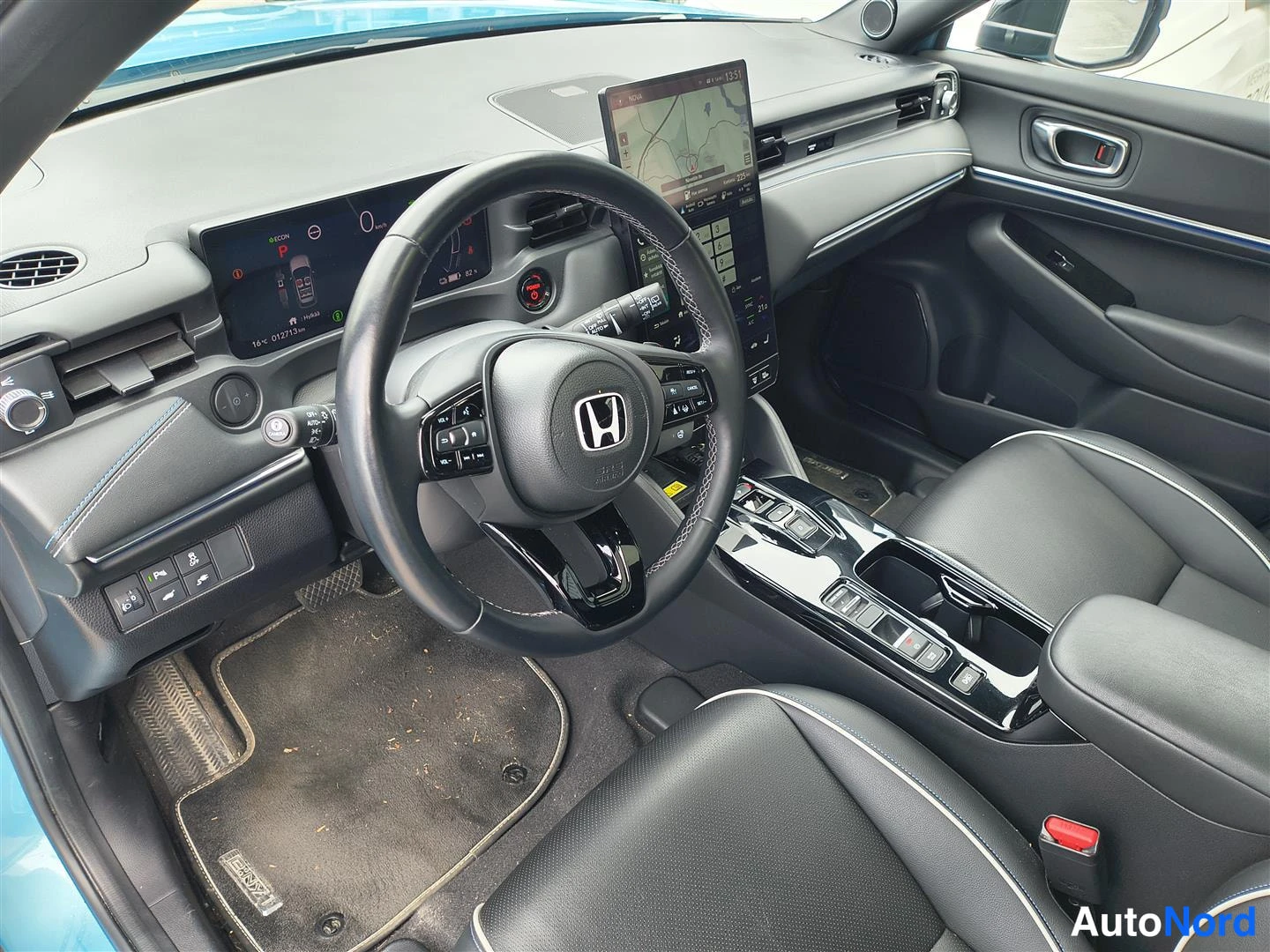 Sininen Honda e:Ny1 2023, kuva 35