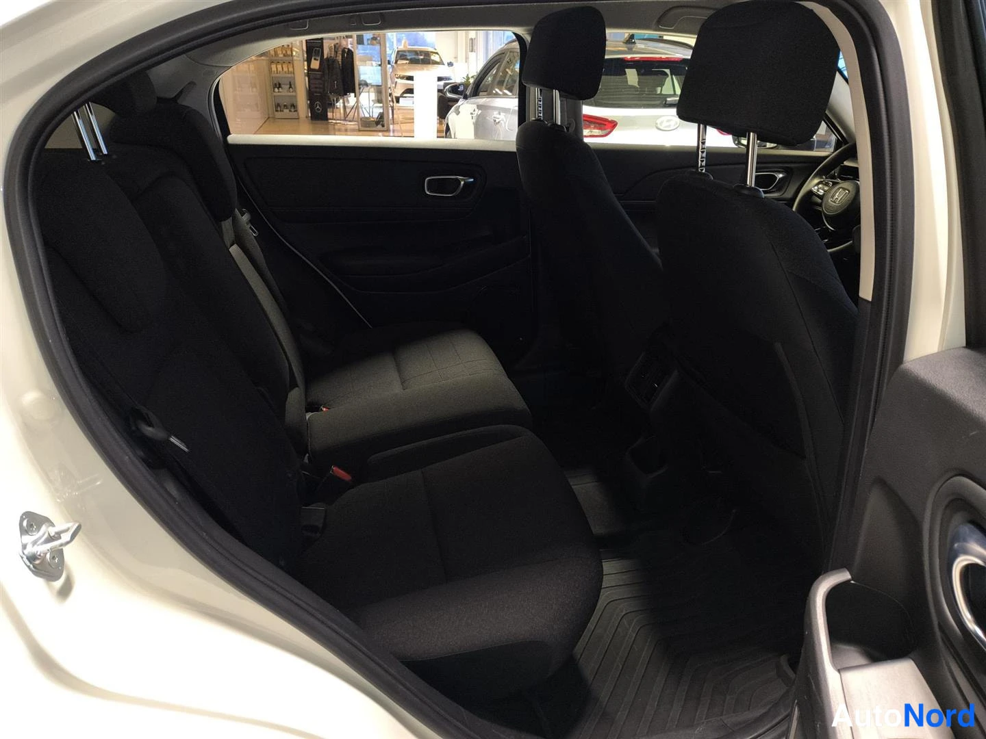 Valkoinen Honda HR-V 2023, kuva 6