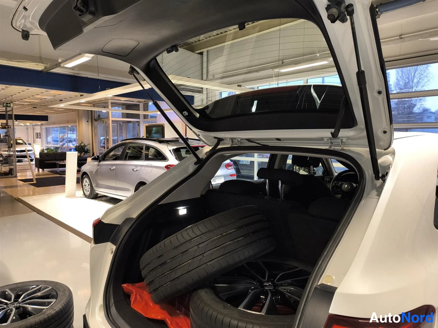 Valkoinen Honda HR-V 2023, kuva 8