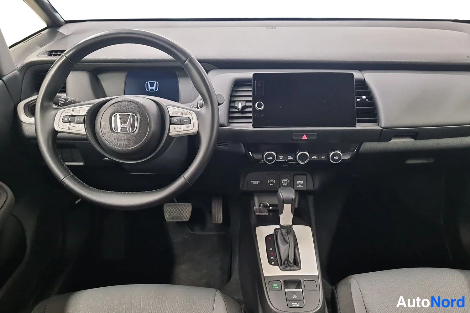 Musta Honda Jazz Hybrid 2024, edestä, kuva 4
