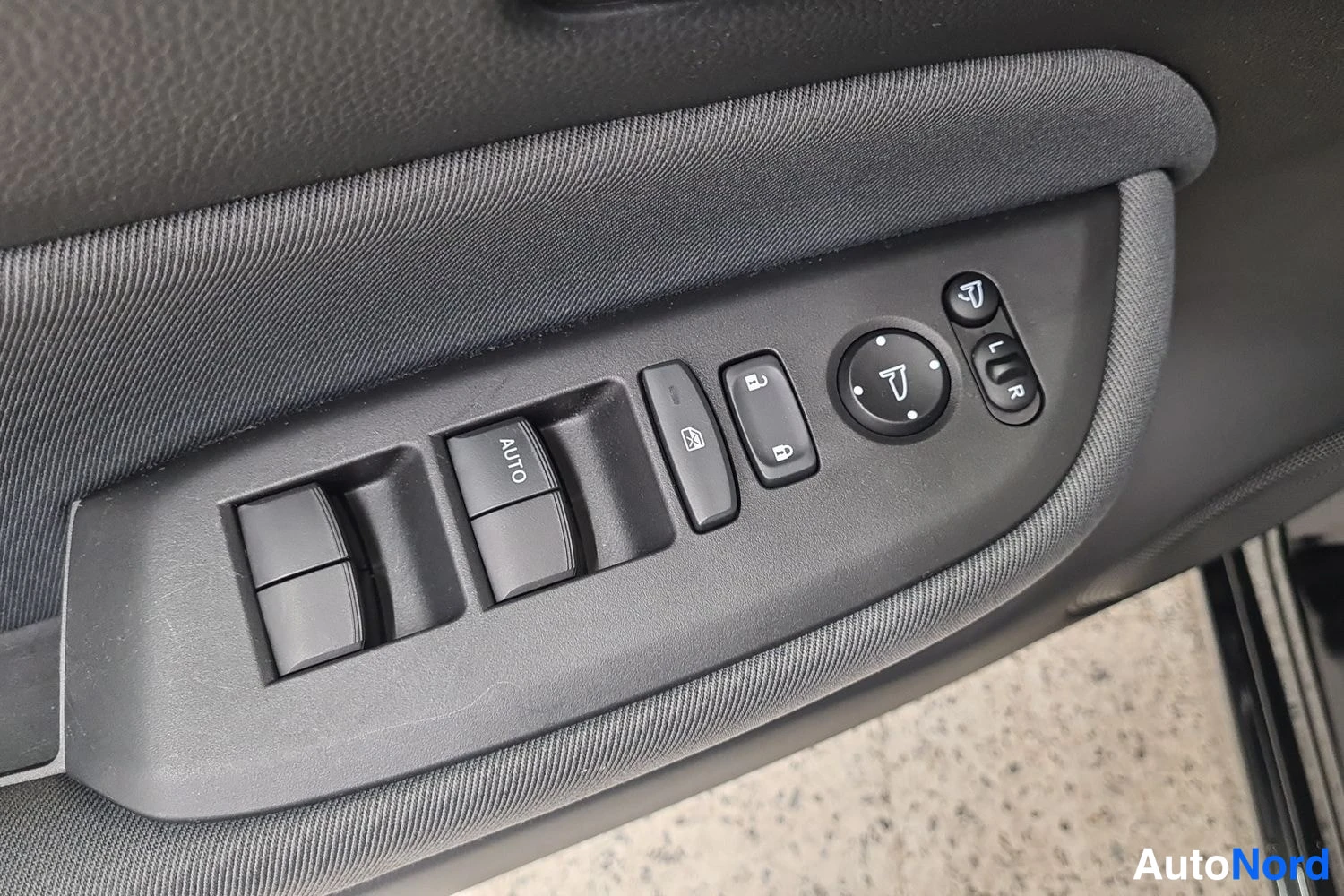 Musta Honda Jazz Hybrid 2024, kuva 12