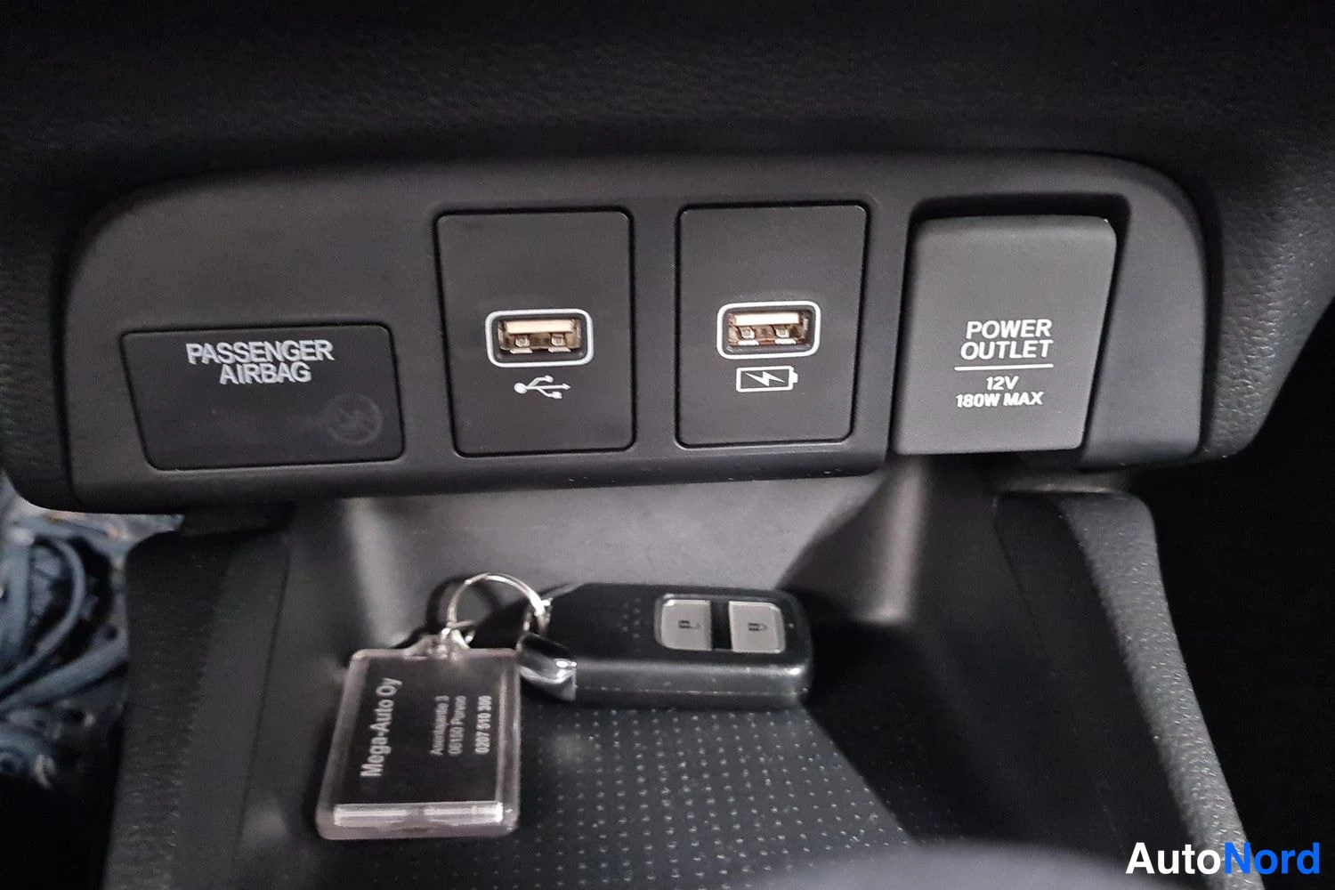 Musta Honda Jazz Hybrid 2024, kuva 14