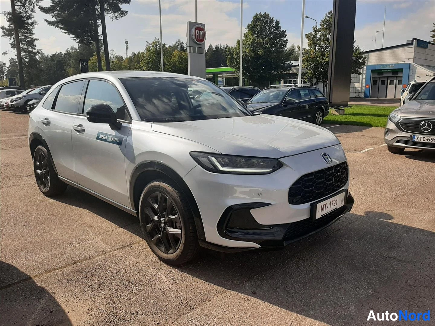 Valkoinen Honda ZR-V 2025, etuviisto, keula oikealle, kuva 3