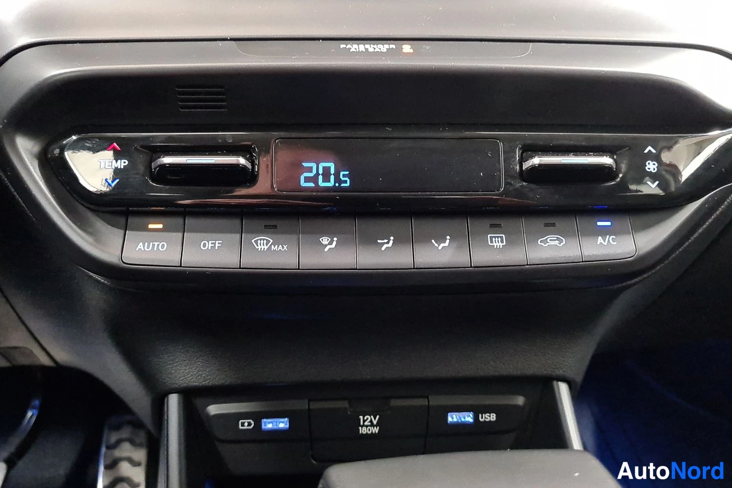 Punainen Hyundai Bayon 2021, kuva 19
