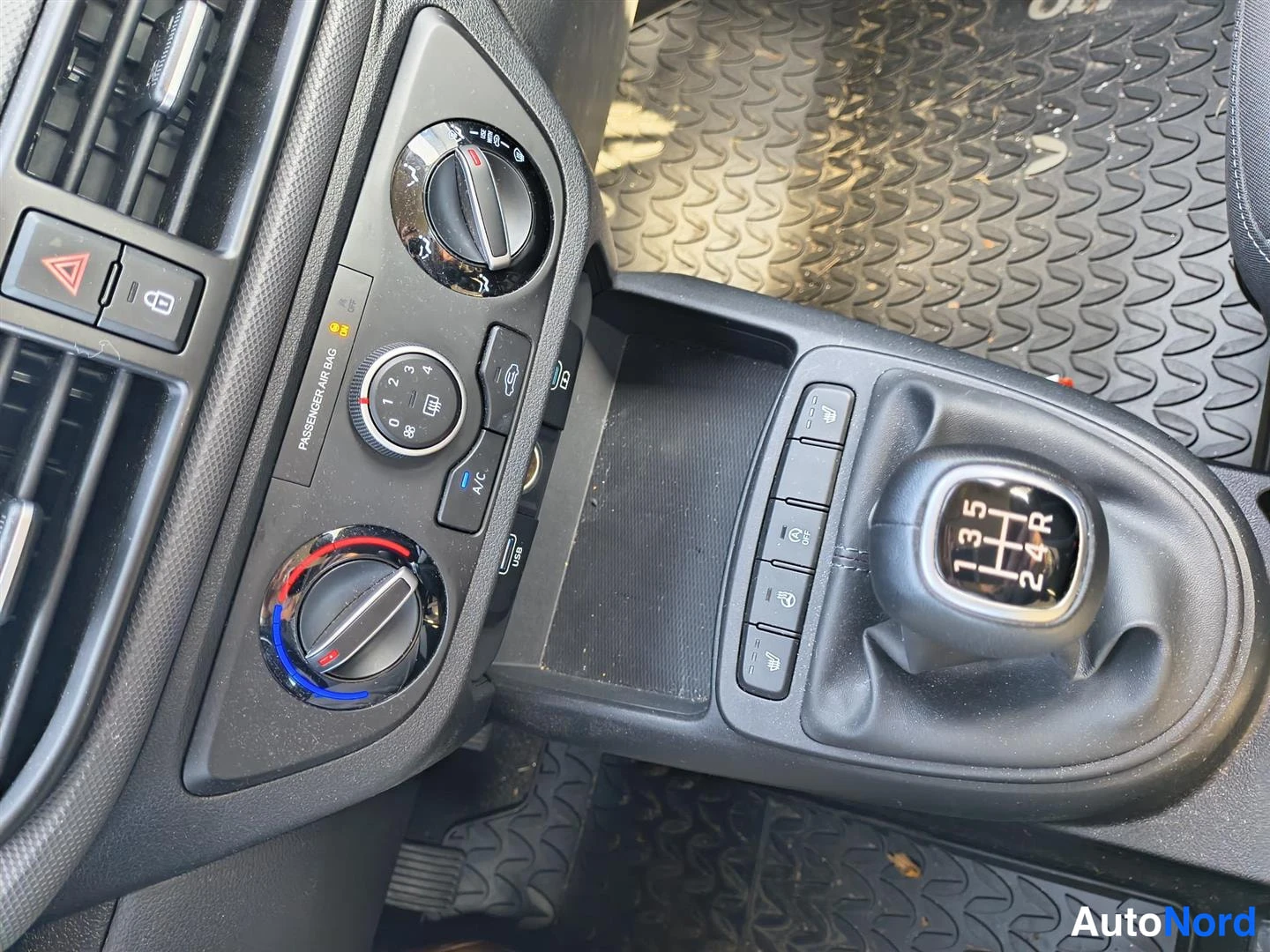 Vihreä Hyundai i10 2025, kuva 25