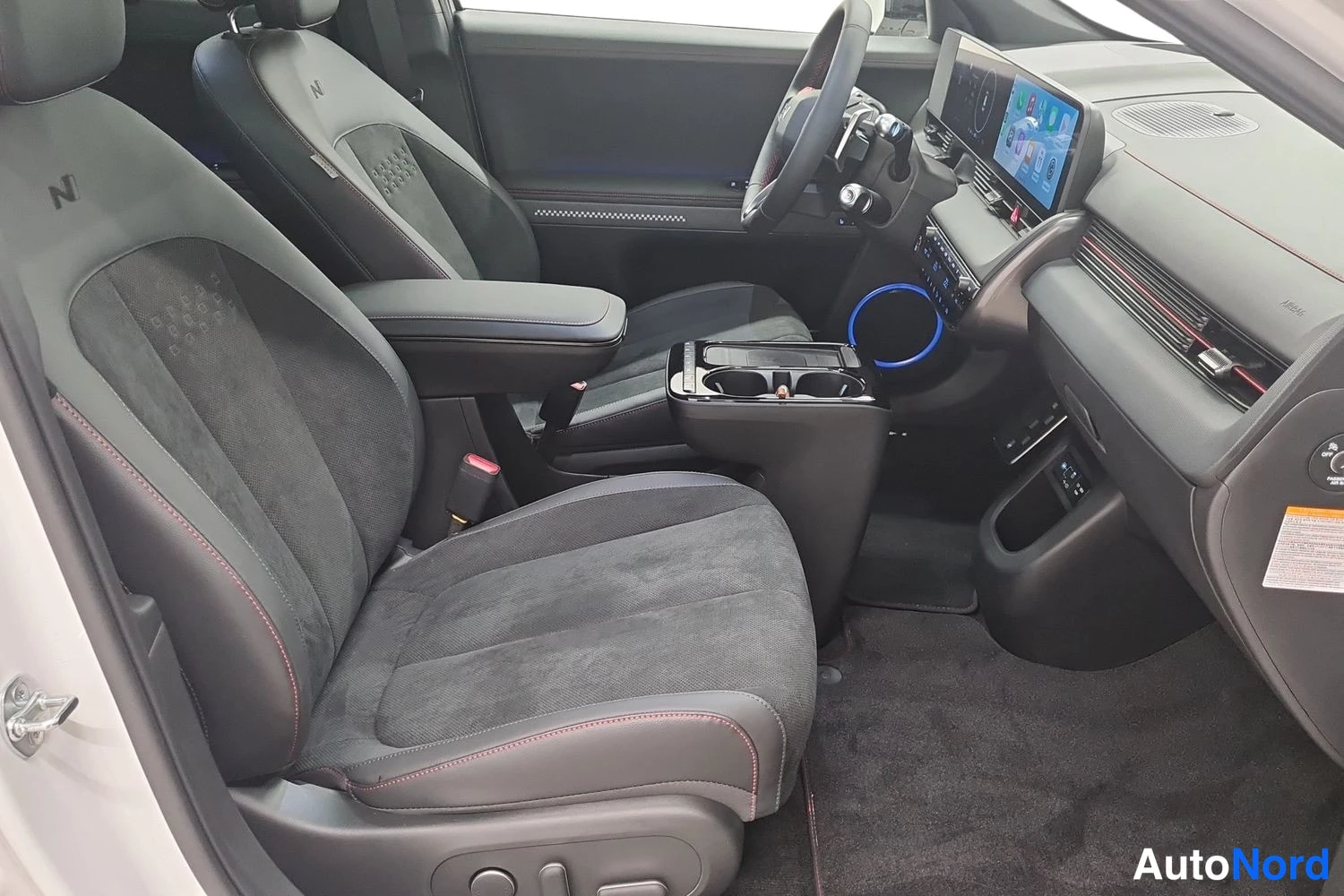 Valkoinen Hyundai Ioniq 5 2025, kuva 33