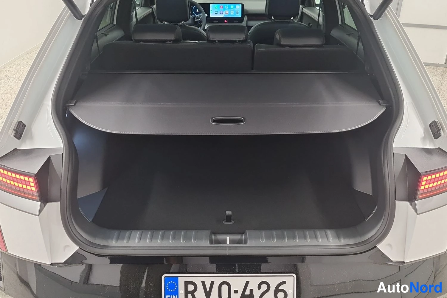 Valkoinen Hyundai Ioniq 5 2025, takaa, kuva 11