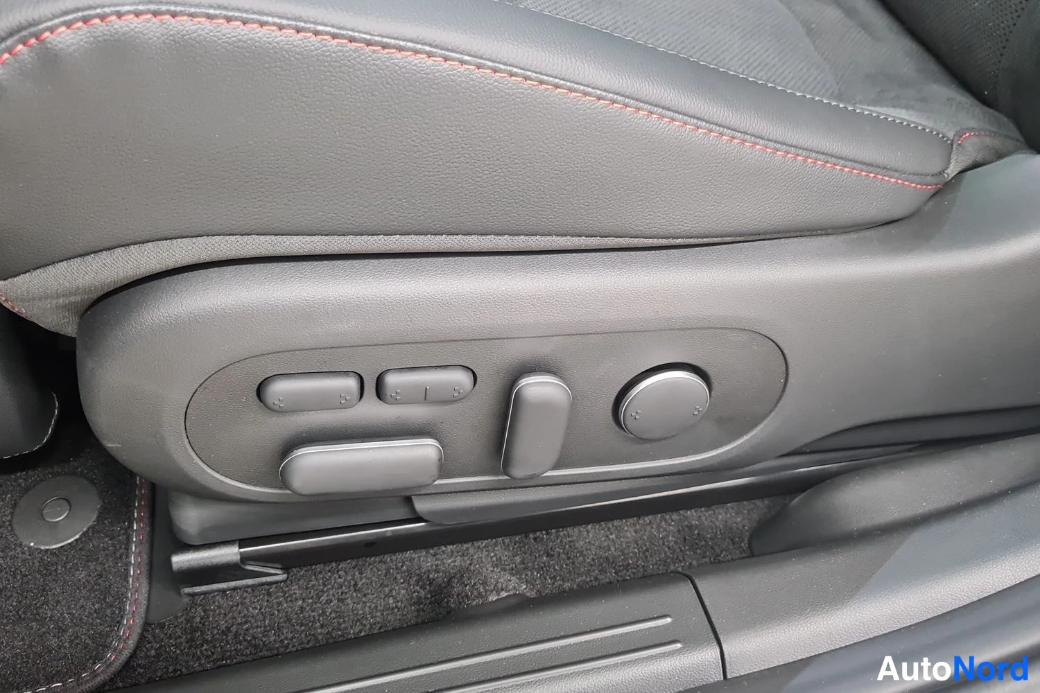 Valkoinen Hyundai Ioniq 5 2025, kuva 37