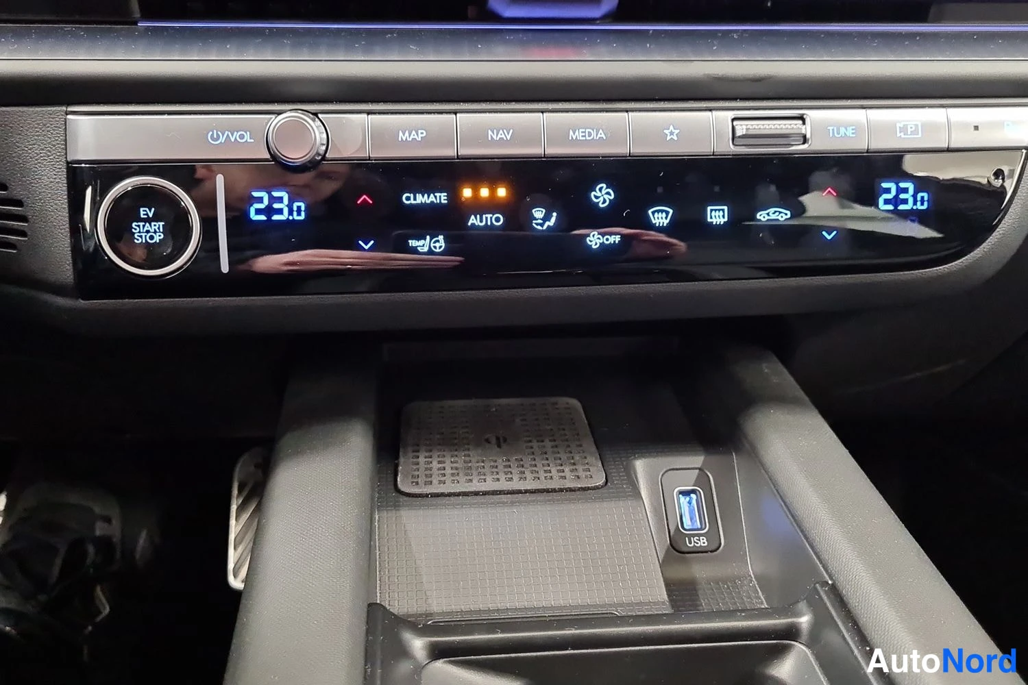 Valkoinen Hyundai Ioniq 6 2024, kuva 18