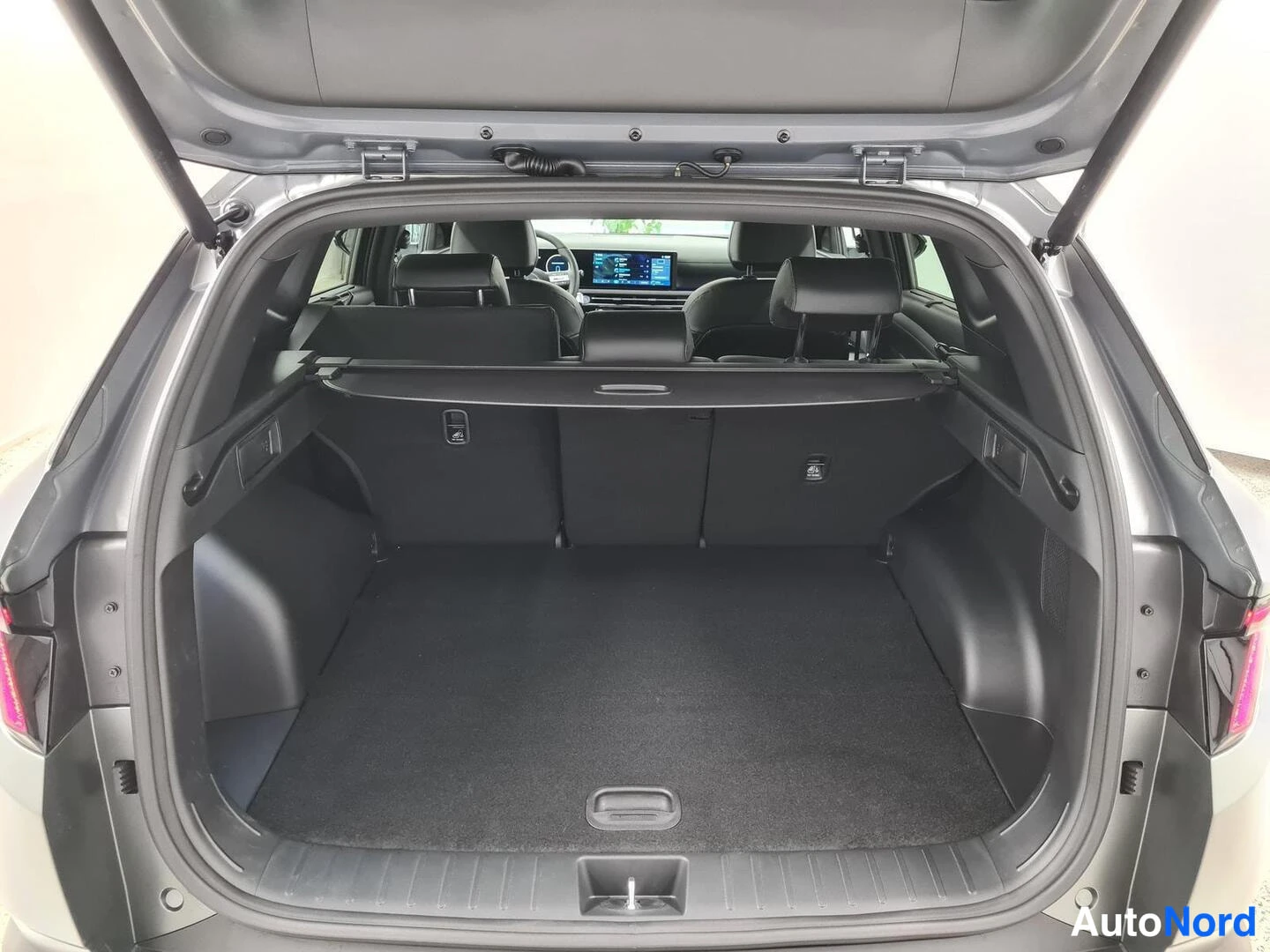 Vihreä Hyundai Tucson 2025, takaa, kuva 5
