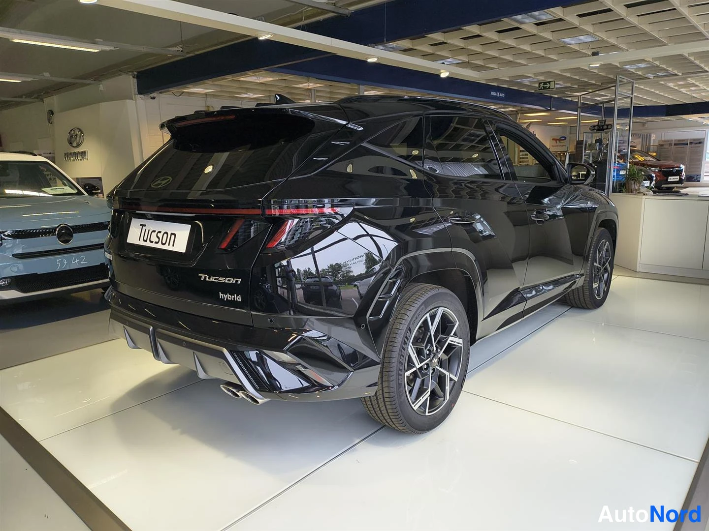 Musta Hyundai Tucson 2025, takaviisto, kuva 10