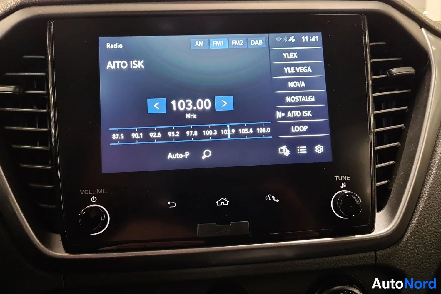 Oranssi Isuzu D-Max 2025, kuva 21