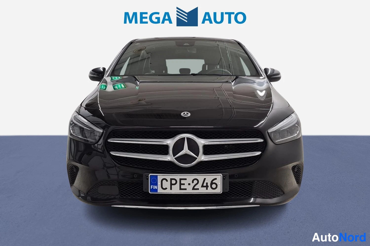 Musta Mercedes-Benz B 250 e 2021, edestä, kuva 2