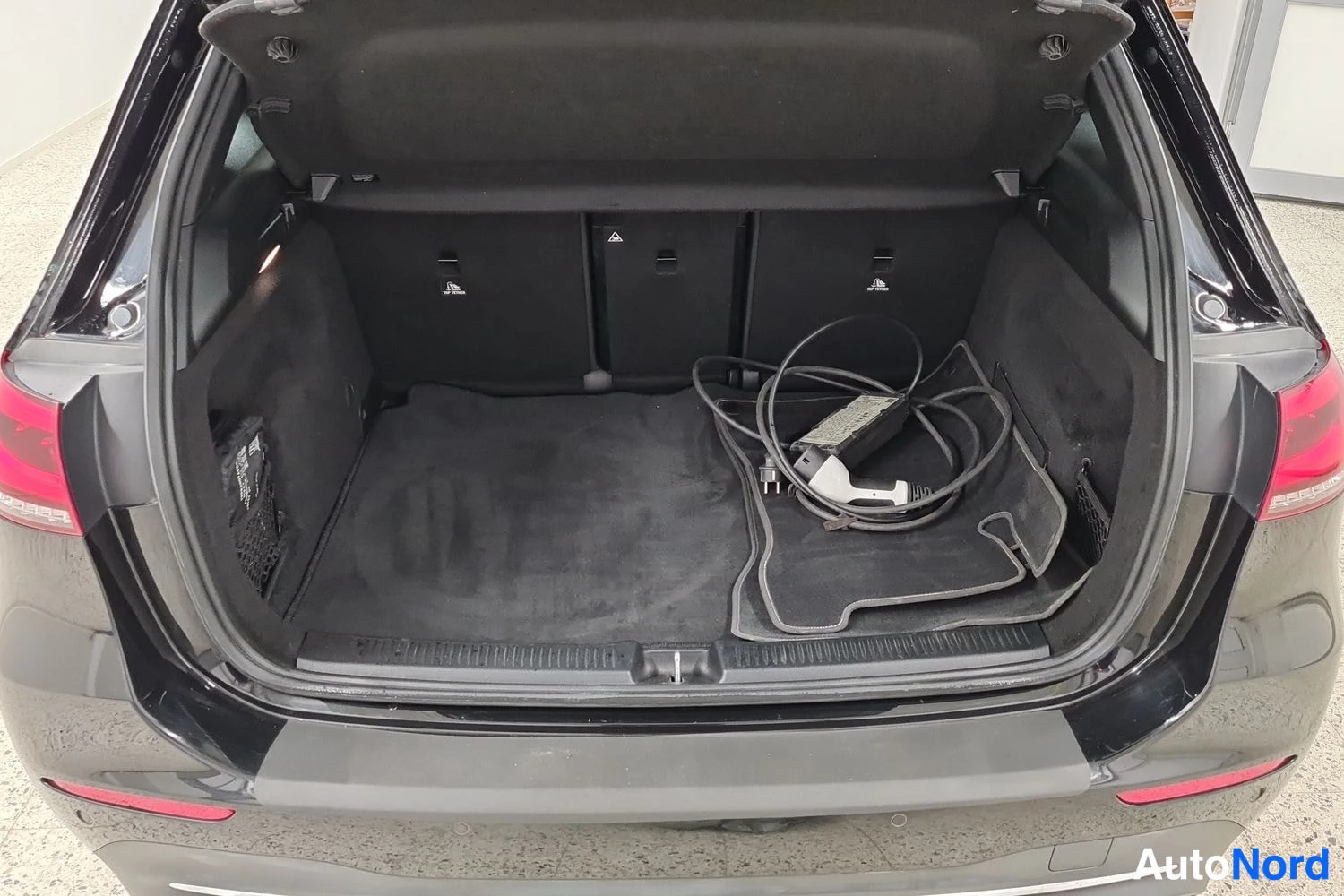 Musta Mercedes-Benz B 250 e 2021, kuva 12