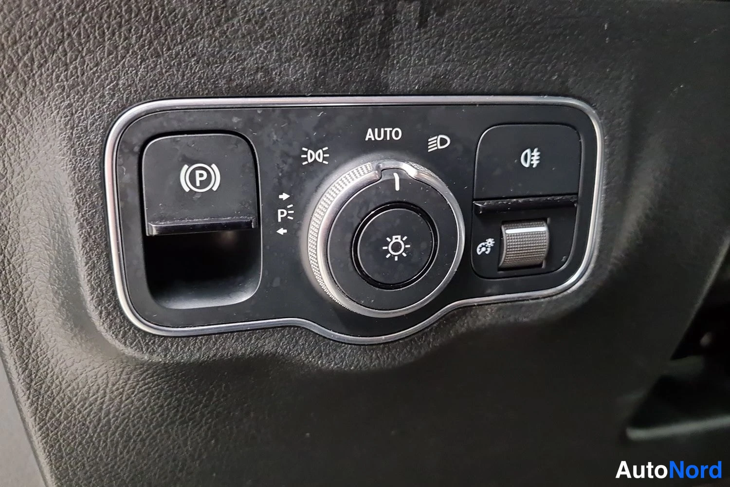 Musta Mercedes-Benz B 250 e 2021, kuva 16