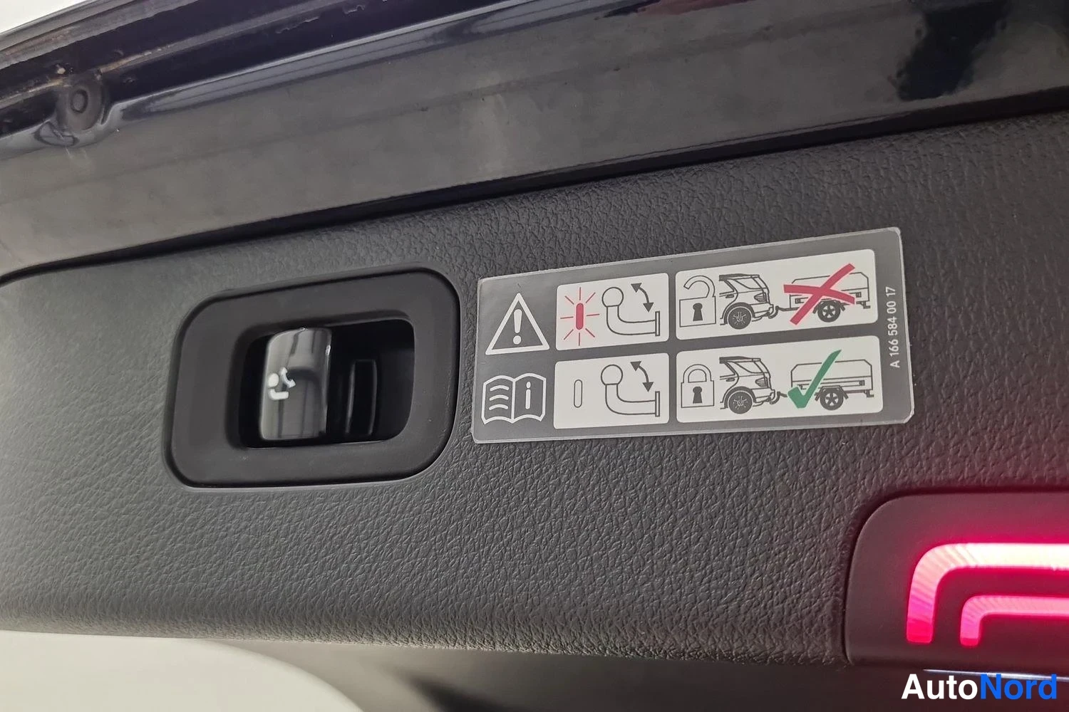 Sininen Mercedes-Benz C 300 e 2022, yksityiskohta, kuva 16