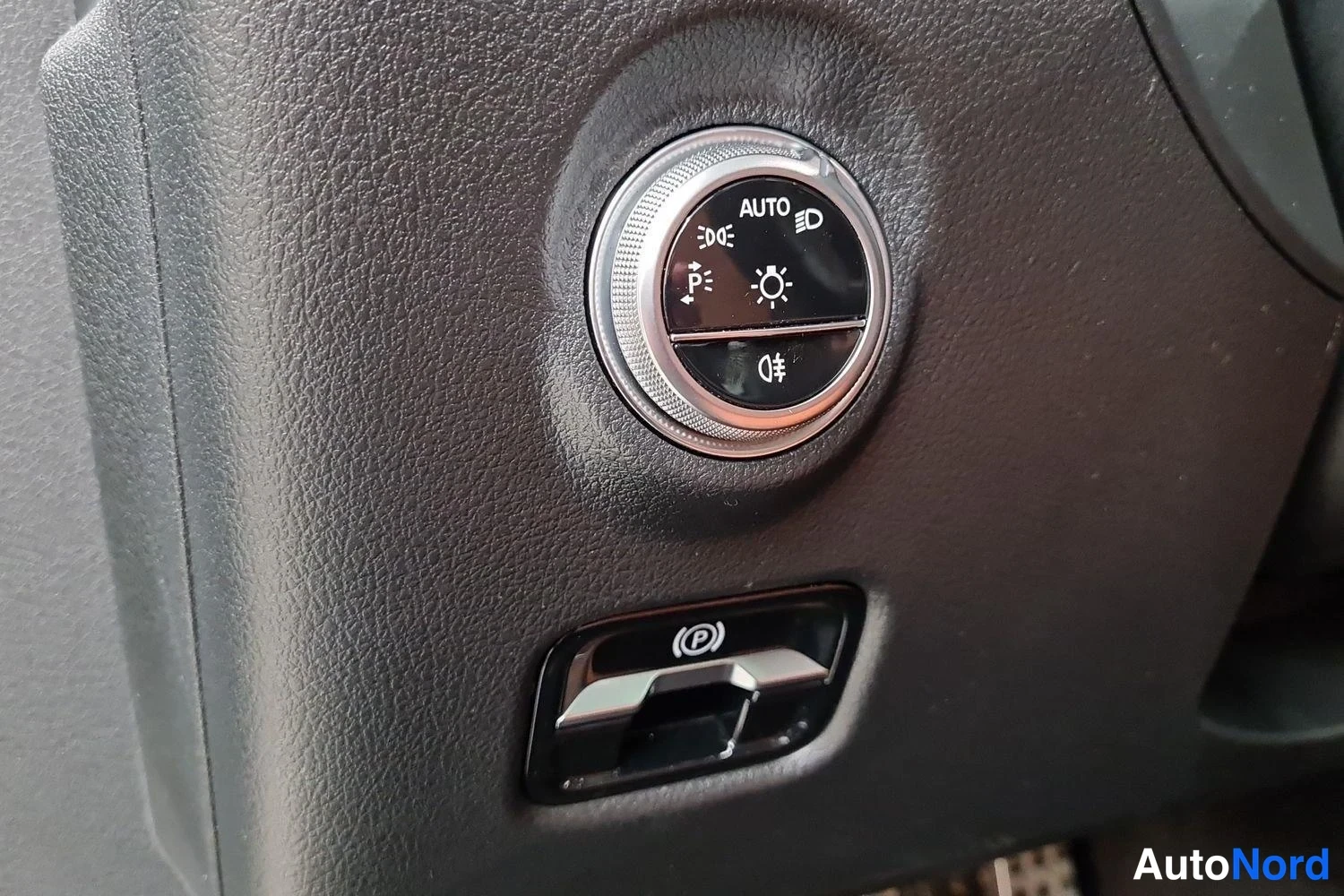 Sininen Mercedes-Benz C 300 e 2022, yksityiskohta, kuva 18