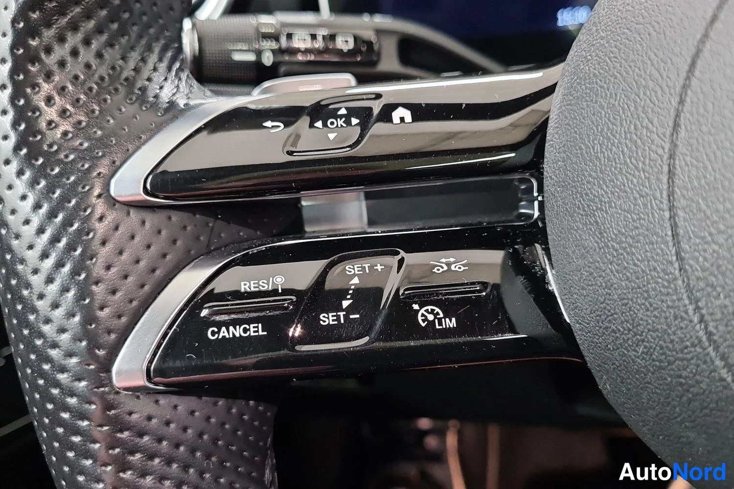 Sininen Mercedes-Benz C 300 e 2022, yksityiskohta, kuva 20