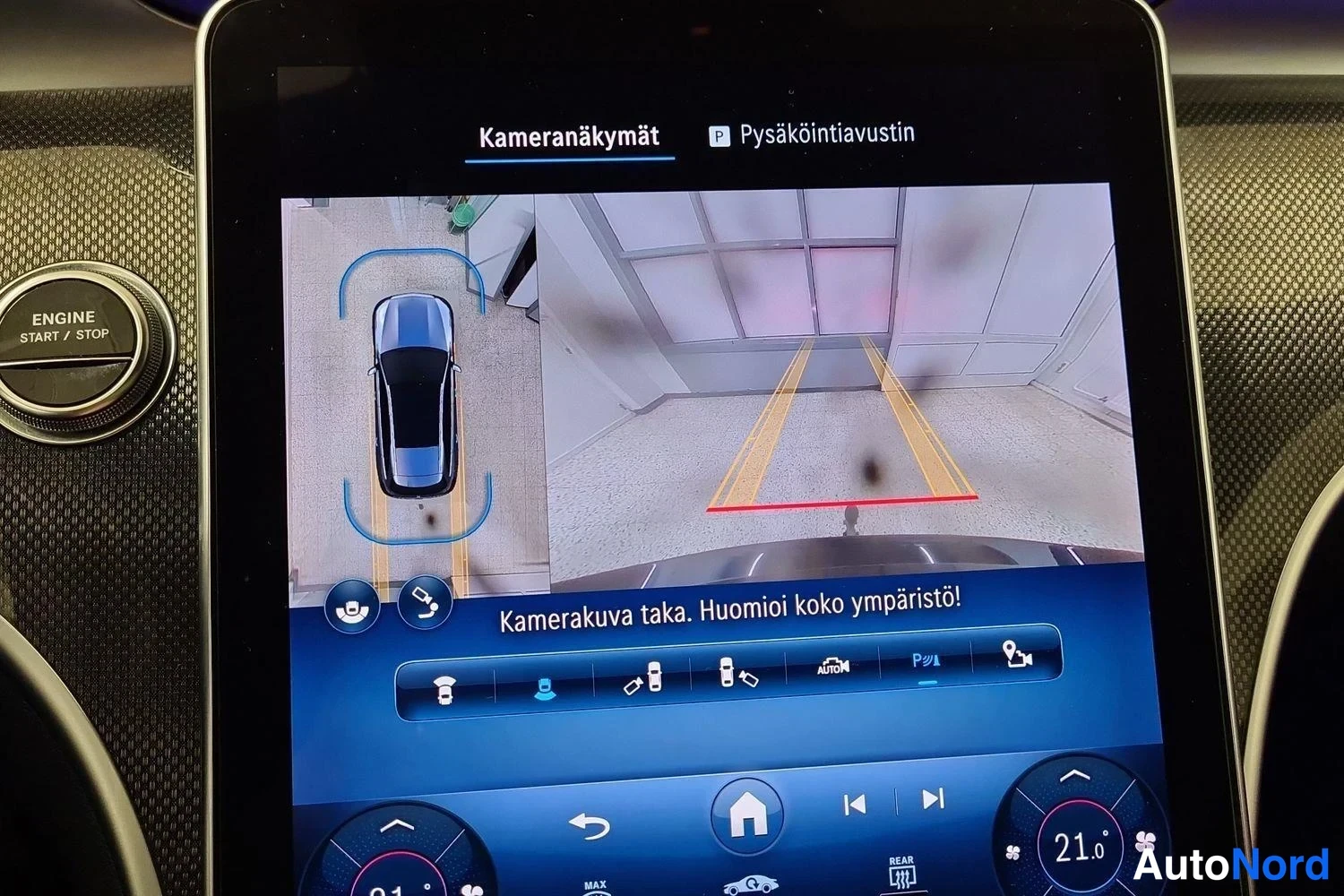 Sininen Mercedes-Benz C 300 e 2022, ohjaamo, kuva 7