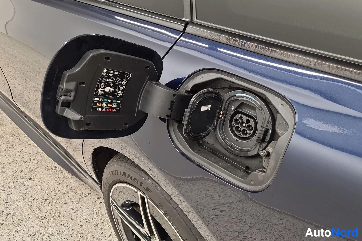 Sininen Mercedes-Benz C 300 e 2022, yksityiskohta, kuva 24