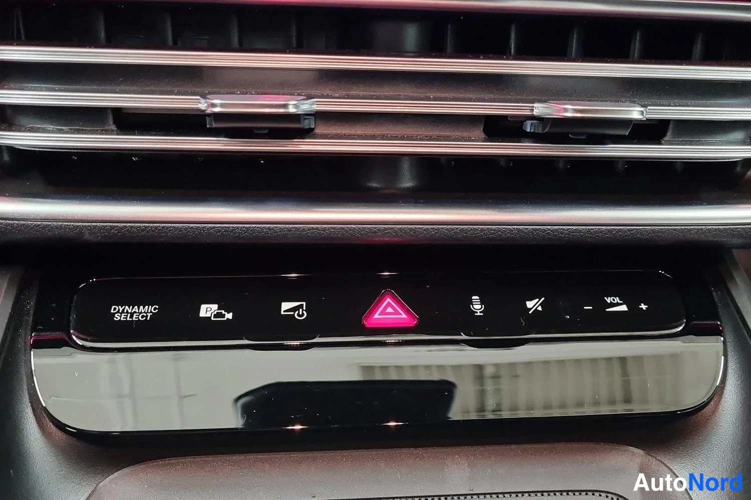 Punainen Mercedes-Benz CLA 350 4MATIC 2025, kuva 17