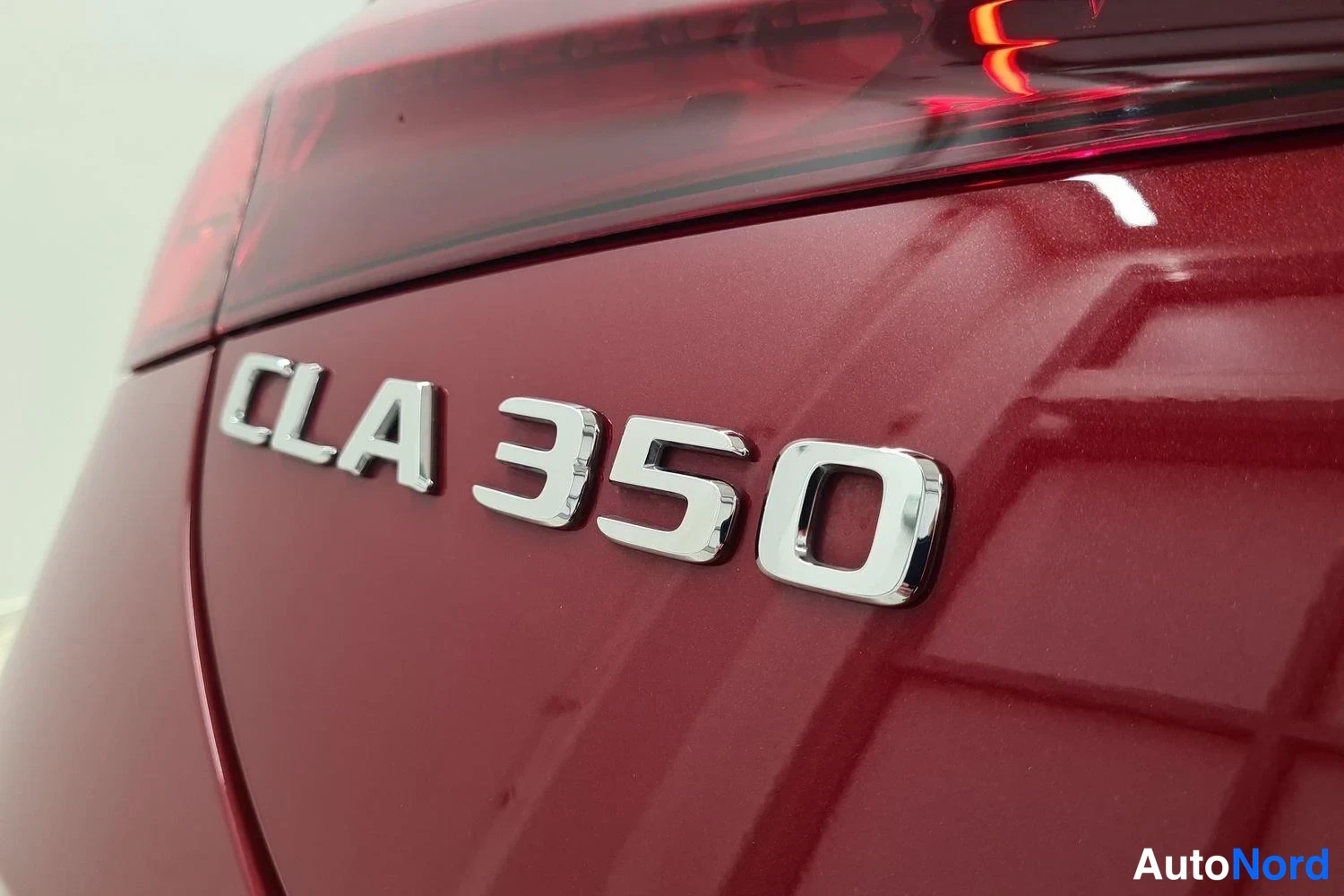 Punainen Mercedes-Benz CLA 350 4MATIC 2025, takaa, kuva 8