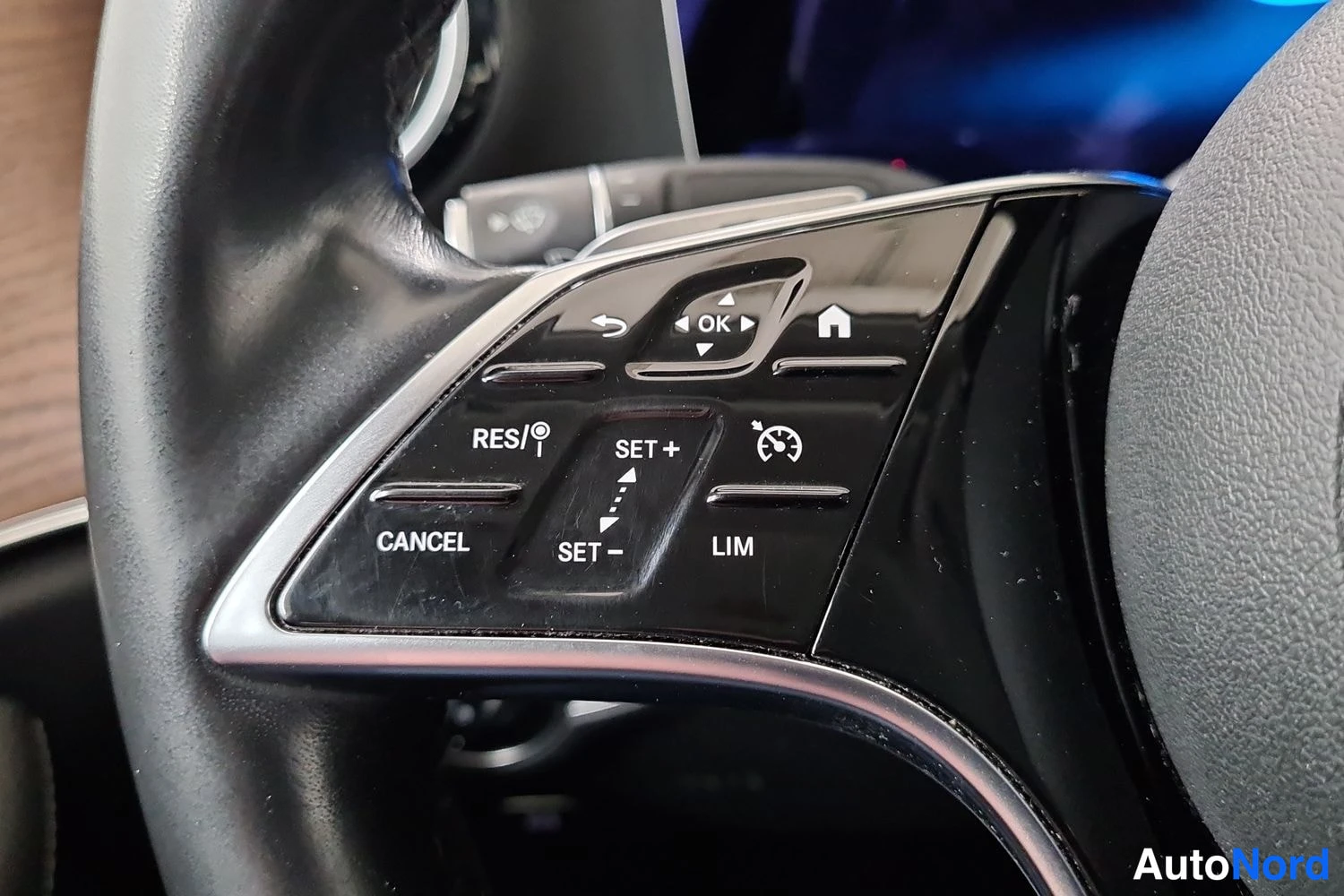 Valkoinen Mercedes-Benz E 300 de 4MATIC 2020, kuva 39