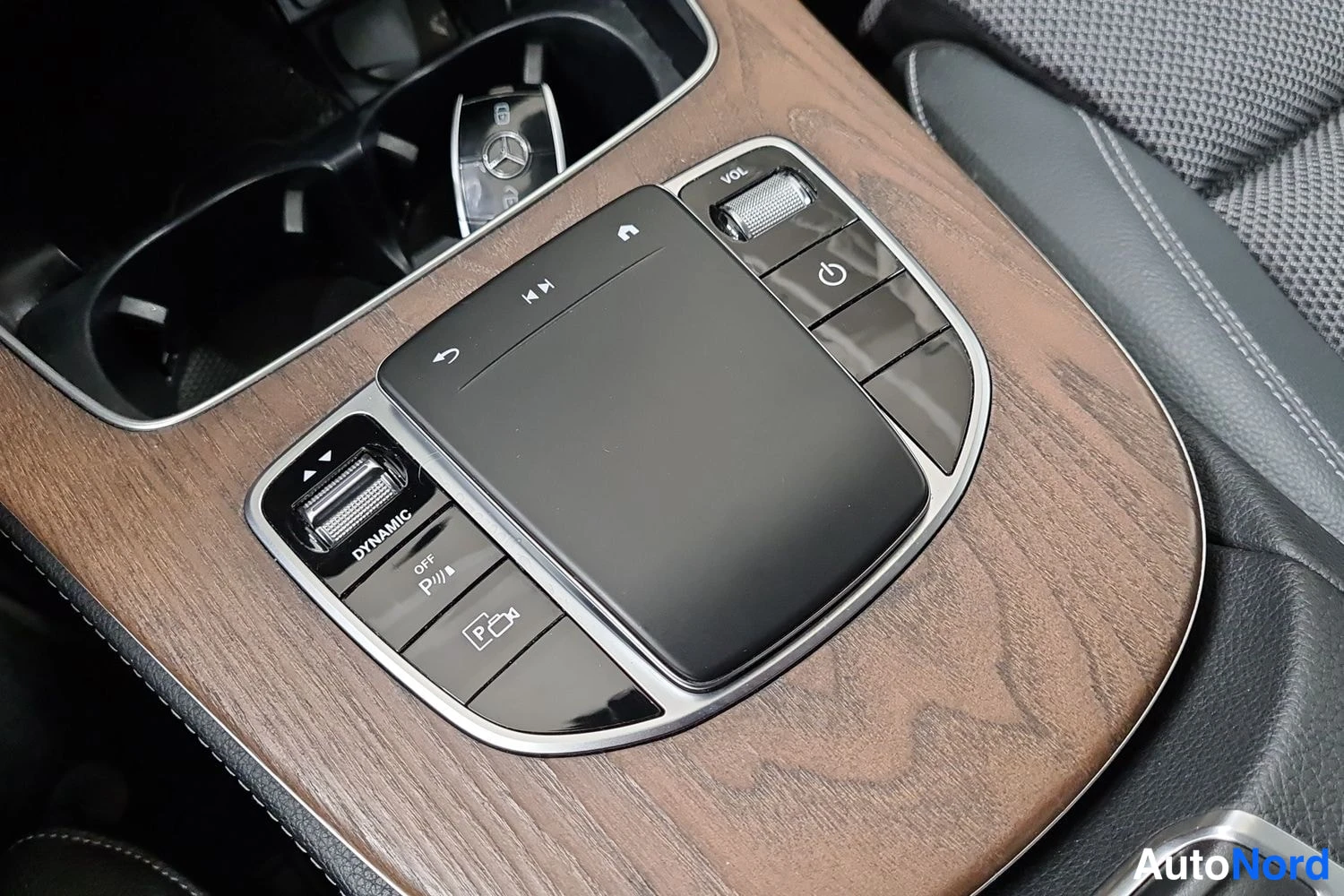 Valkoinen Mercedes-Benz E 300 de 4MATIC 2020, kuva 40