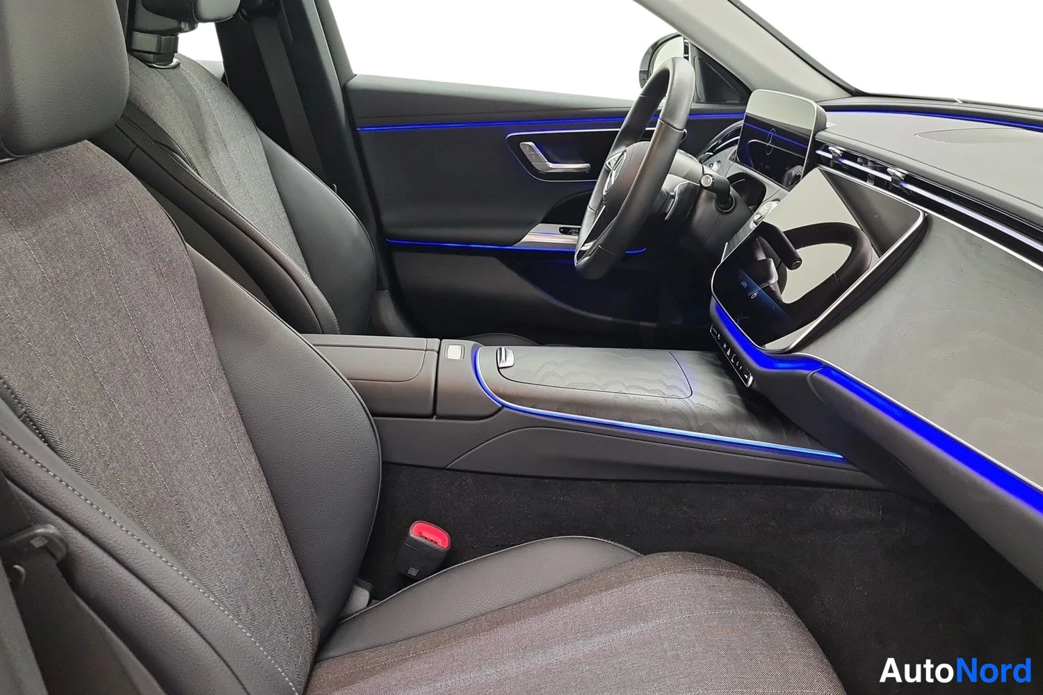 Valkoinen Mercedes-Benz E 220 d 4MATIC 2025, kuva 11