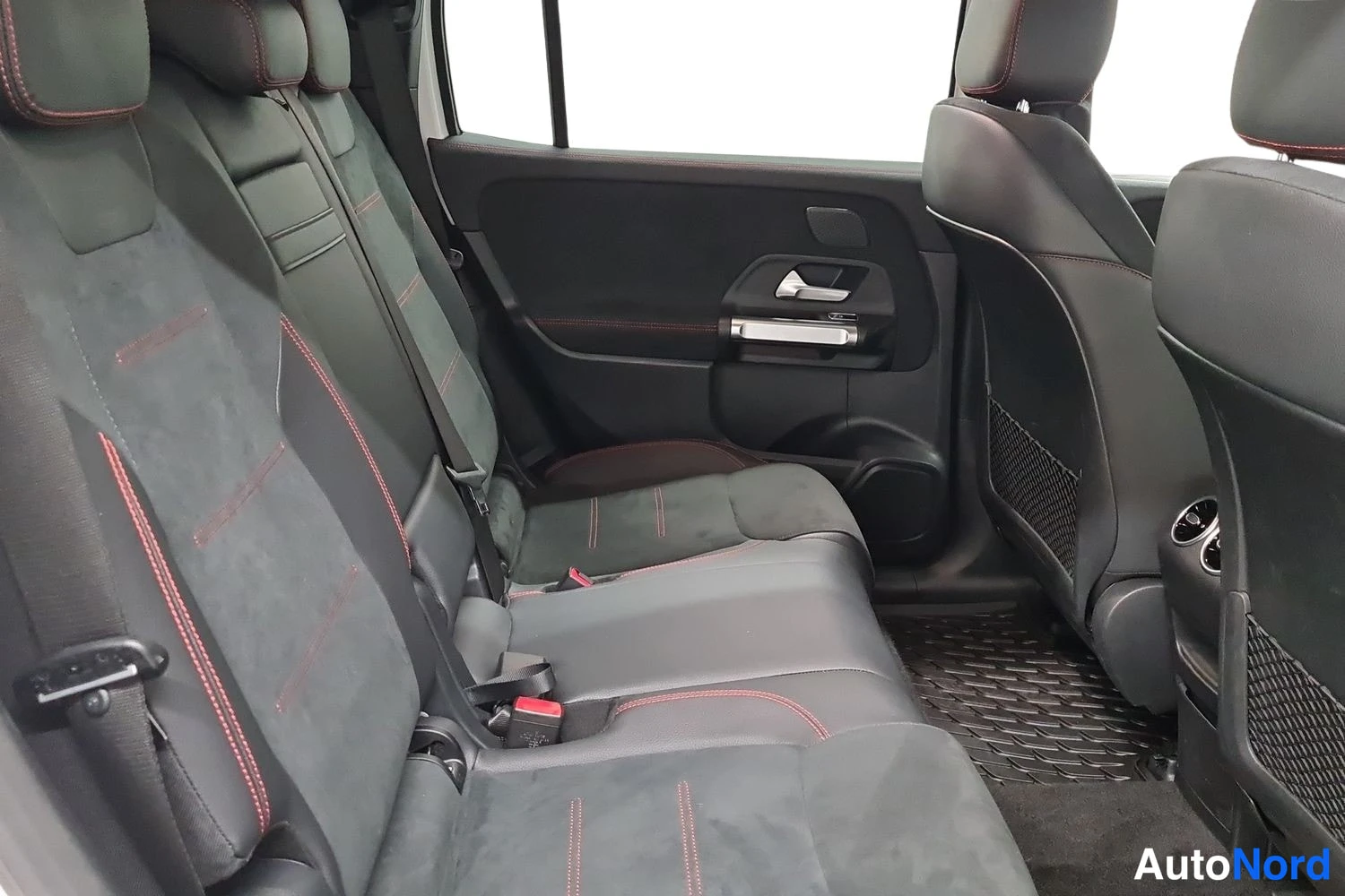 Valkoinen Mercedes-Benz EQB 350 4MATIC 2023, kuva 28
